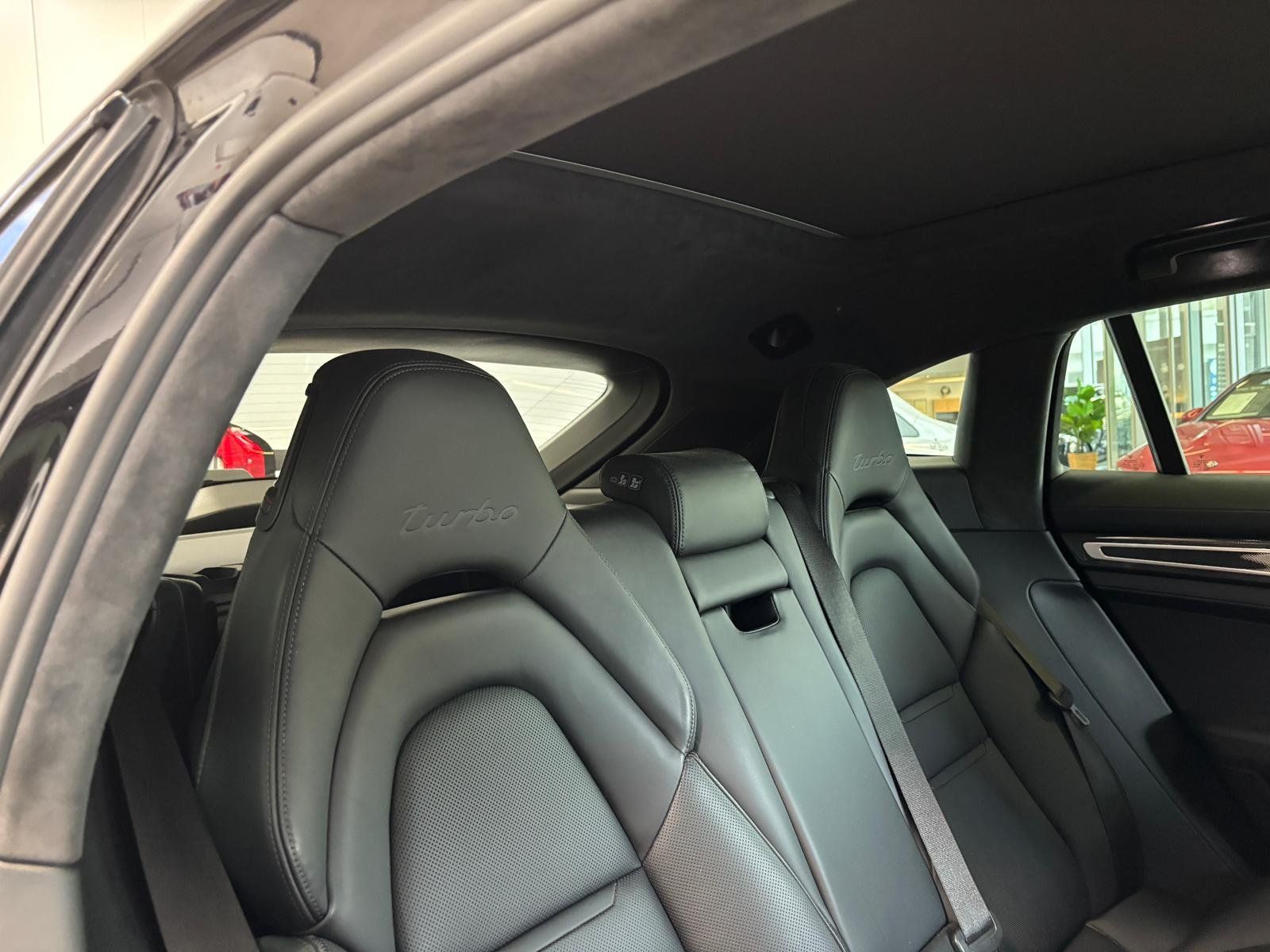 Fahrzeugabbildung Porsche Panamera Turbo KERAMIK+STDHZ+LUFT+BURMES+MASSAGE