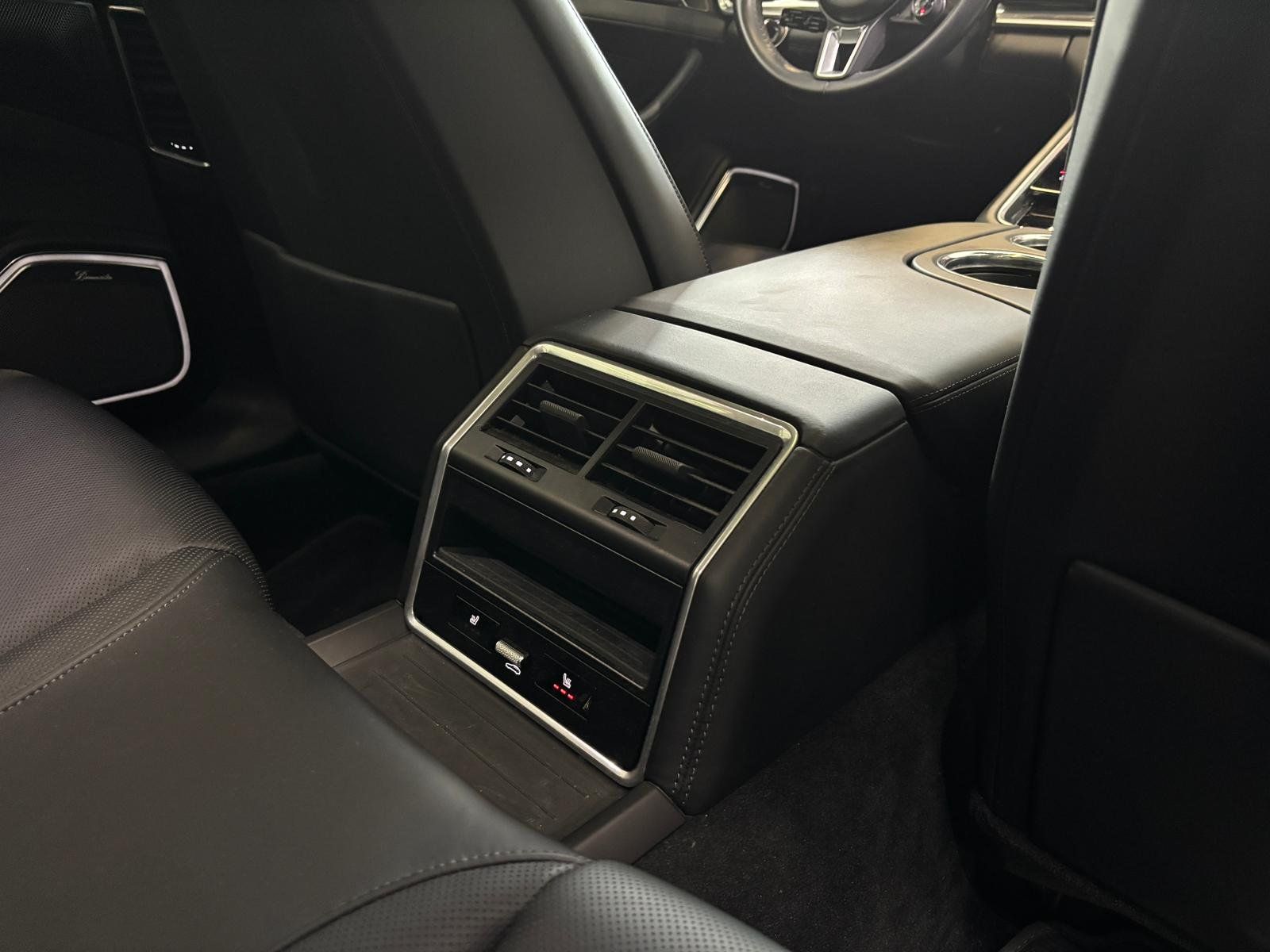 Fahrzeugabbildung Porsche Panamera Turbo KERAMIK+STDHZ+LUFT+BURMES+MASSAGE