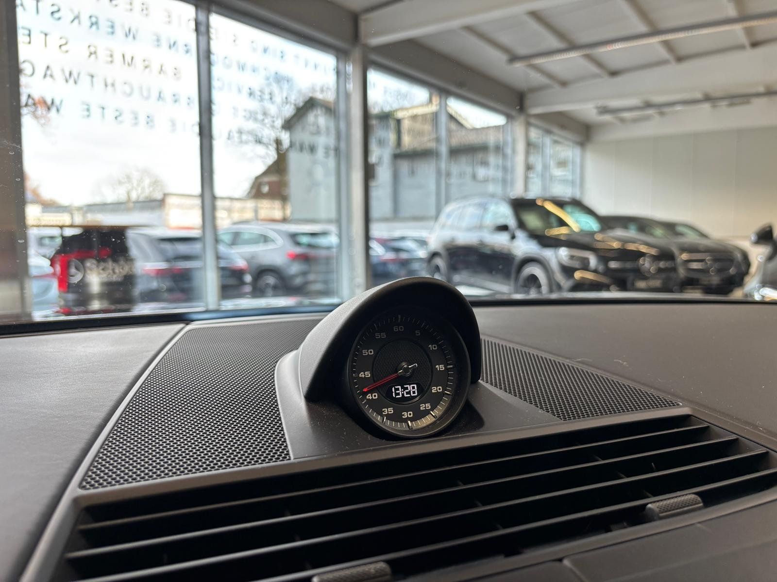 Fahrzeugabbildung Porsche Panamera Turbo KERAMIK+STDHZ+LUFT+BURMES+MASSAGE