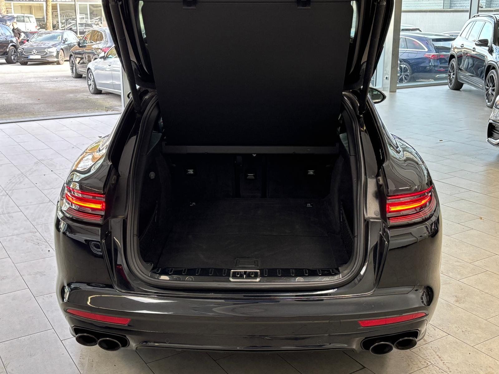 Fahrzeugabbildung Porsche Panamera Turbo KERAMIK+STDHZ+LUFT+BURMES+MASSAGE