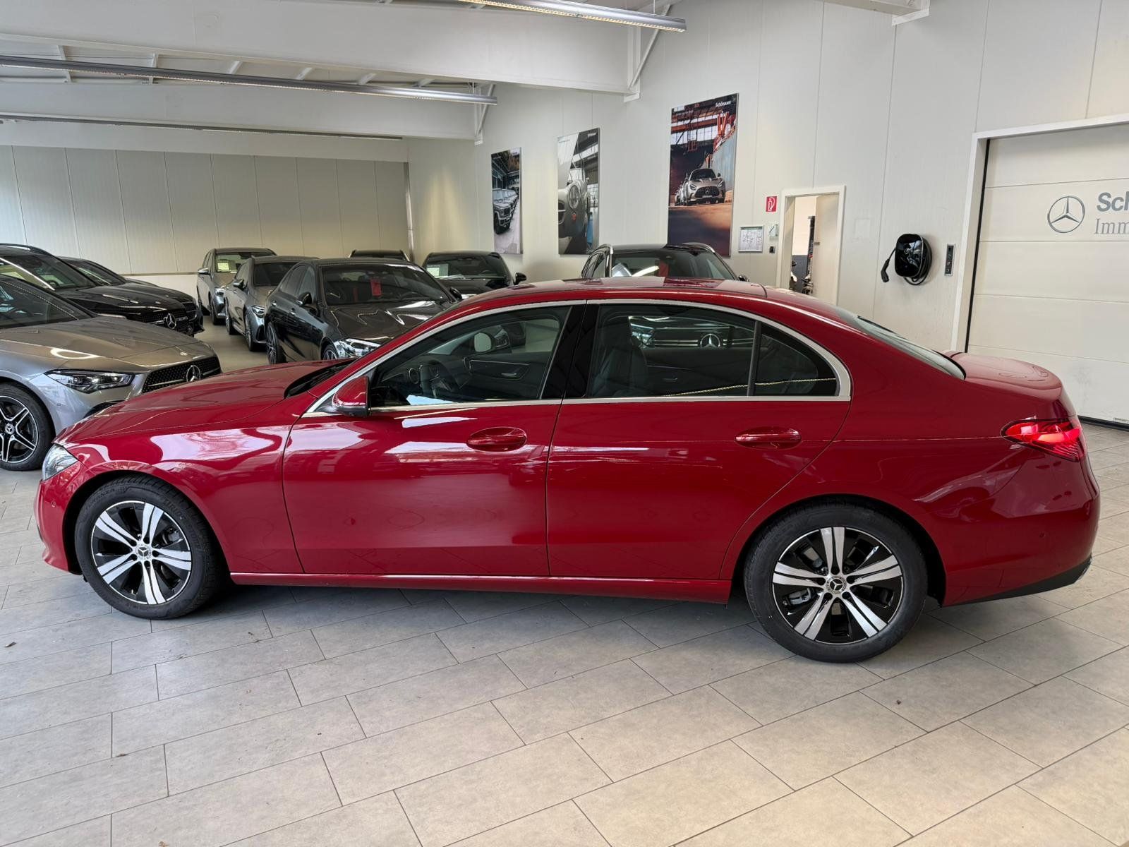 Fahrzeugabbildung Mercedes-Benz C 200 Avantgarde CARPLAY+360°+LED+TOTW+AMBIENTE