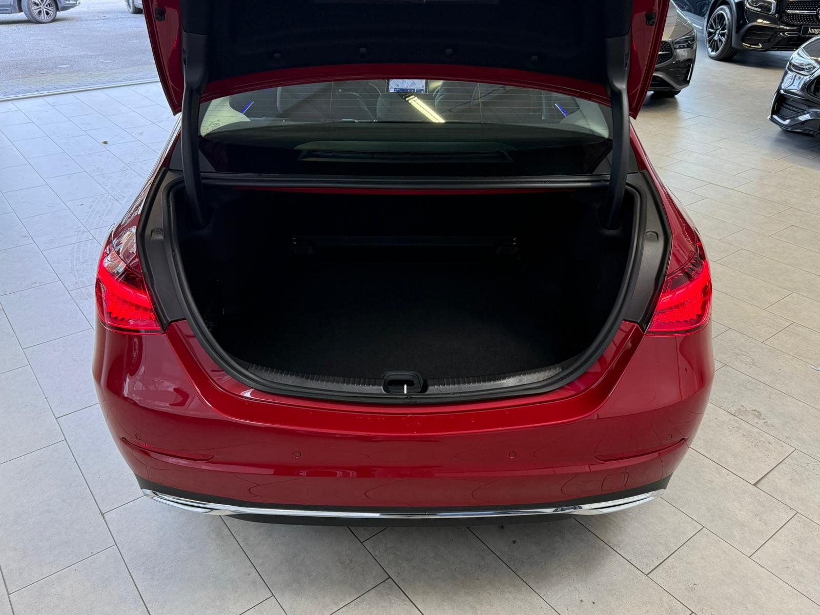 Fahrzeugabbildung Mercedes-Benz C 200 Avantgarde CARPLAY+360°+LED+TOTW+AMBIENTE