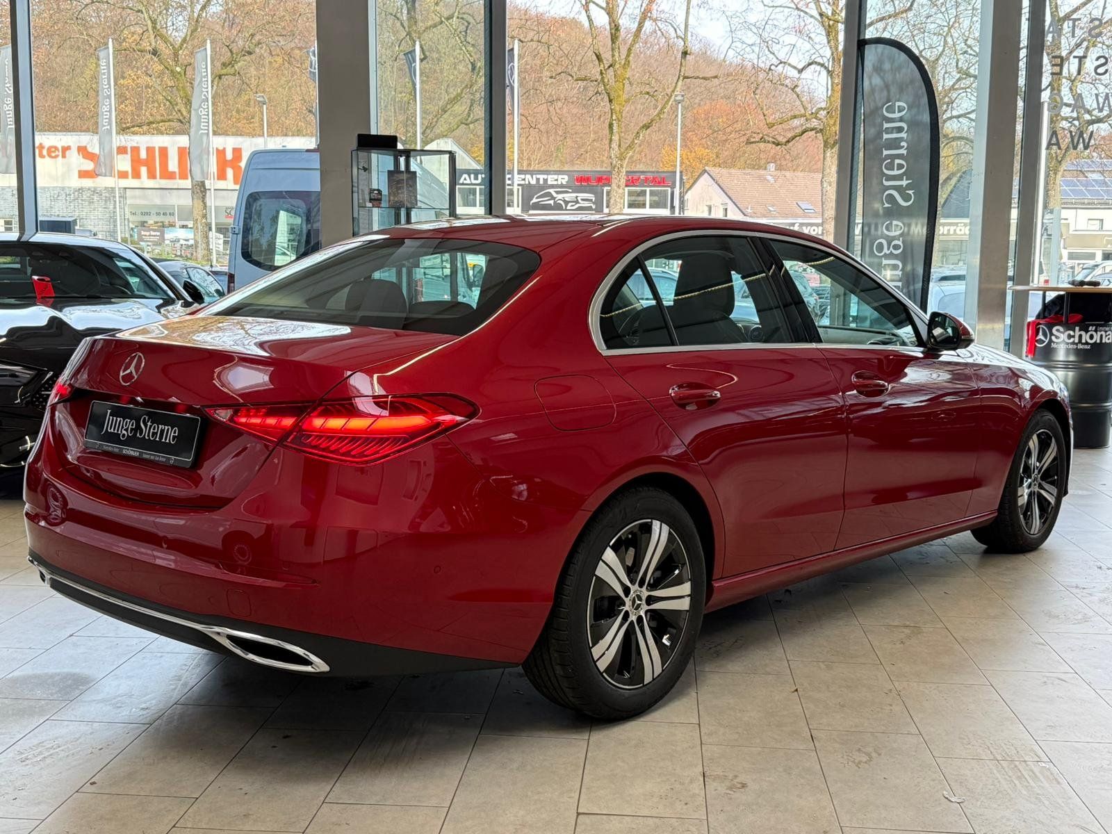 Fahrzeugabbildung Mercedes-Benz C 200 Avantgarde CARPLAY+360°+LED+TOTW+AMBIENTE