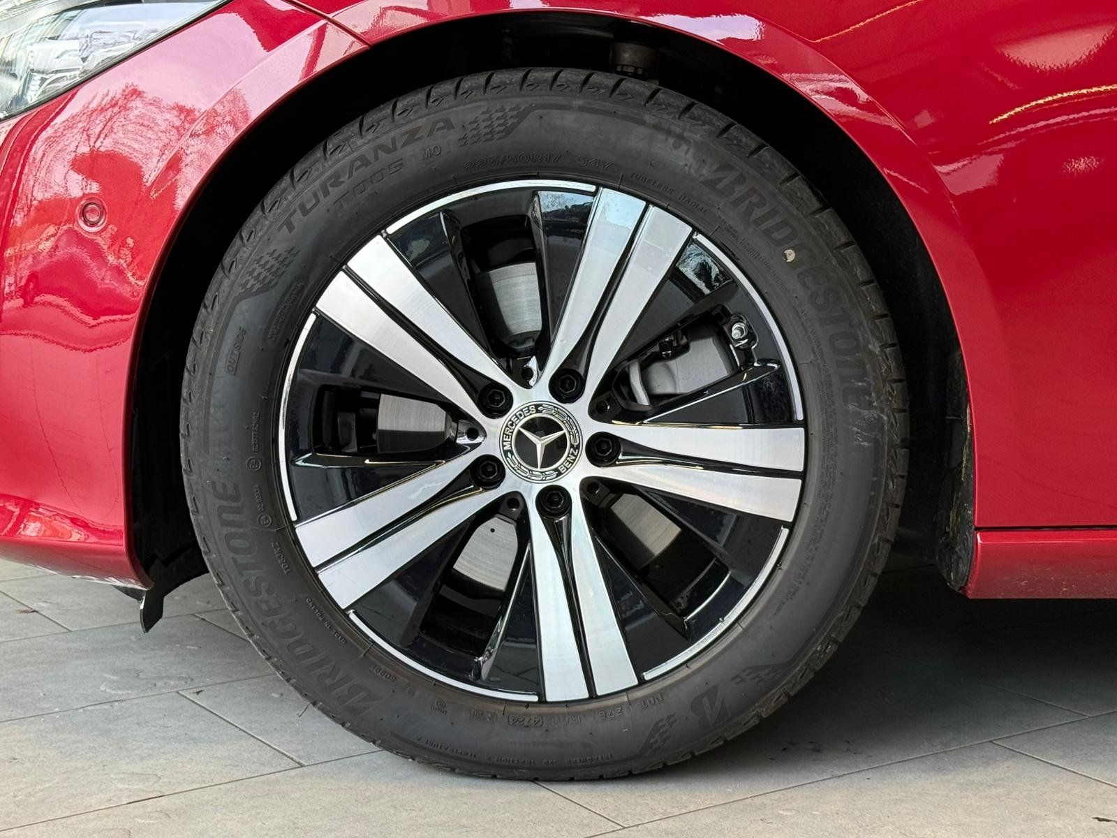 Fahrzeugabbildung Mercedes-Benz C 200 Avantgarde CARPLAY+360°+LED+TOTW+AMBIENTE