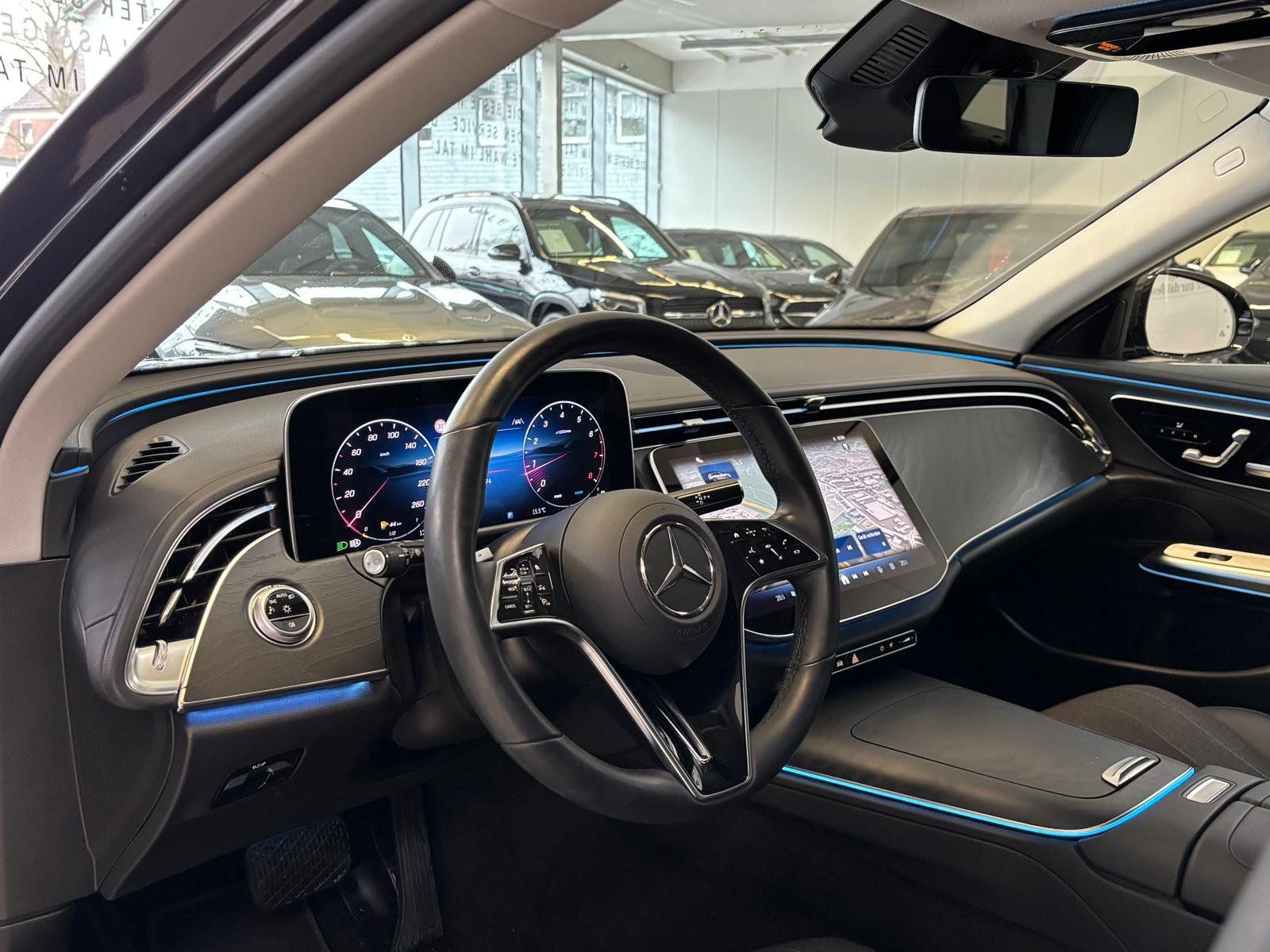 Fahrzeugabbildung Mercedes-Benz E 200 T Avantgarde DISTR+AHK+DIGITAL+MEMORY+360°