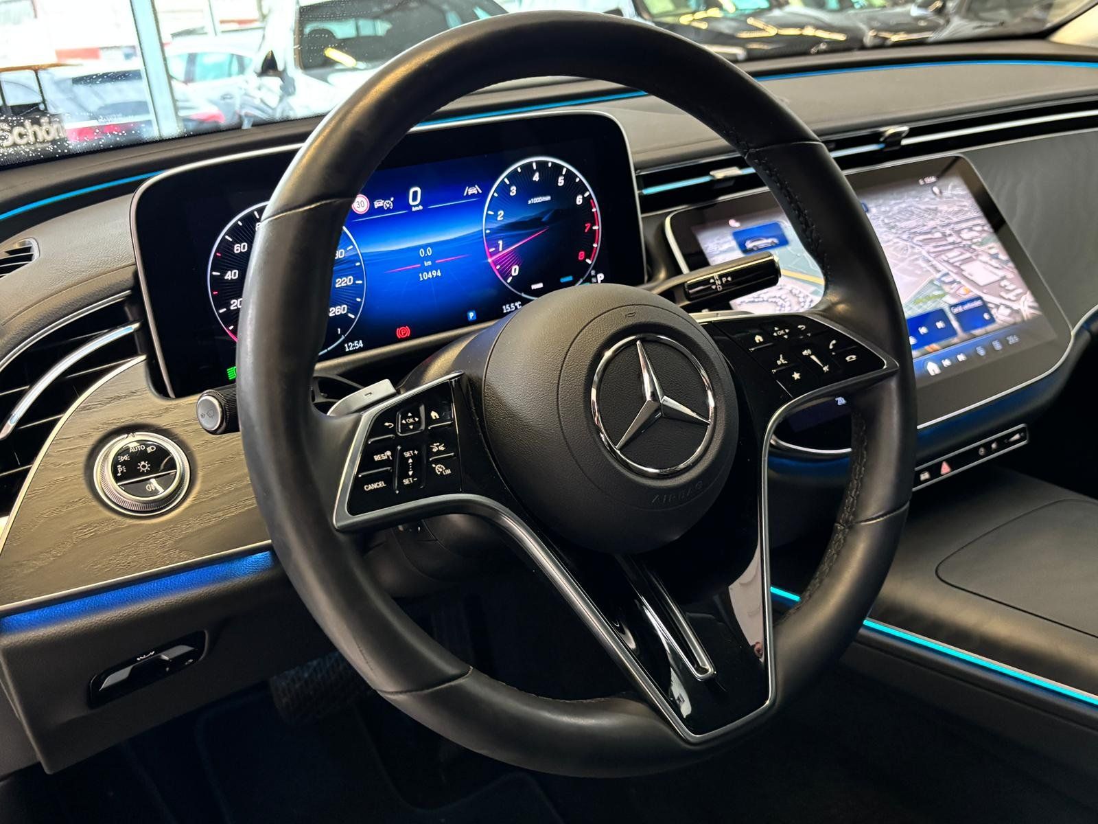 Fahrzeugabbildung Mercedes-Benz E 200 T Avantgarde DISTR+AHK+DIGITAL+MEMORY+360°