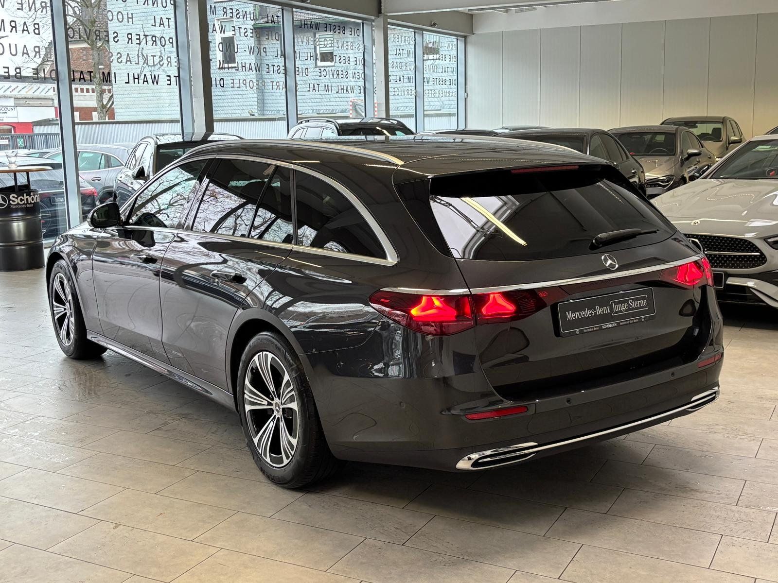 Fahrzeugabbildung Mercedes-Benz E 200 T Avantgarde DISTR+AHK+DIGITAL+MEMORY+360°