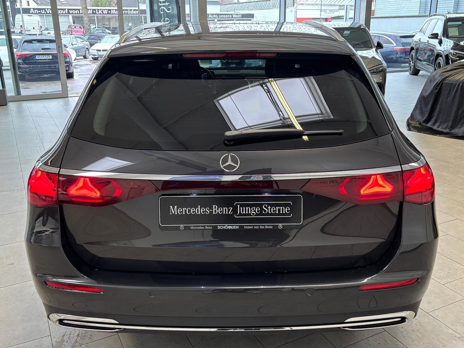 Fahrzeugabbildung Mercedes-Benz E 200 T Avantgarde DISTR+AHK+DIGITAL+MEMORY+360°