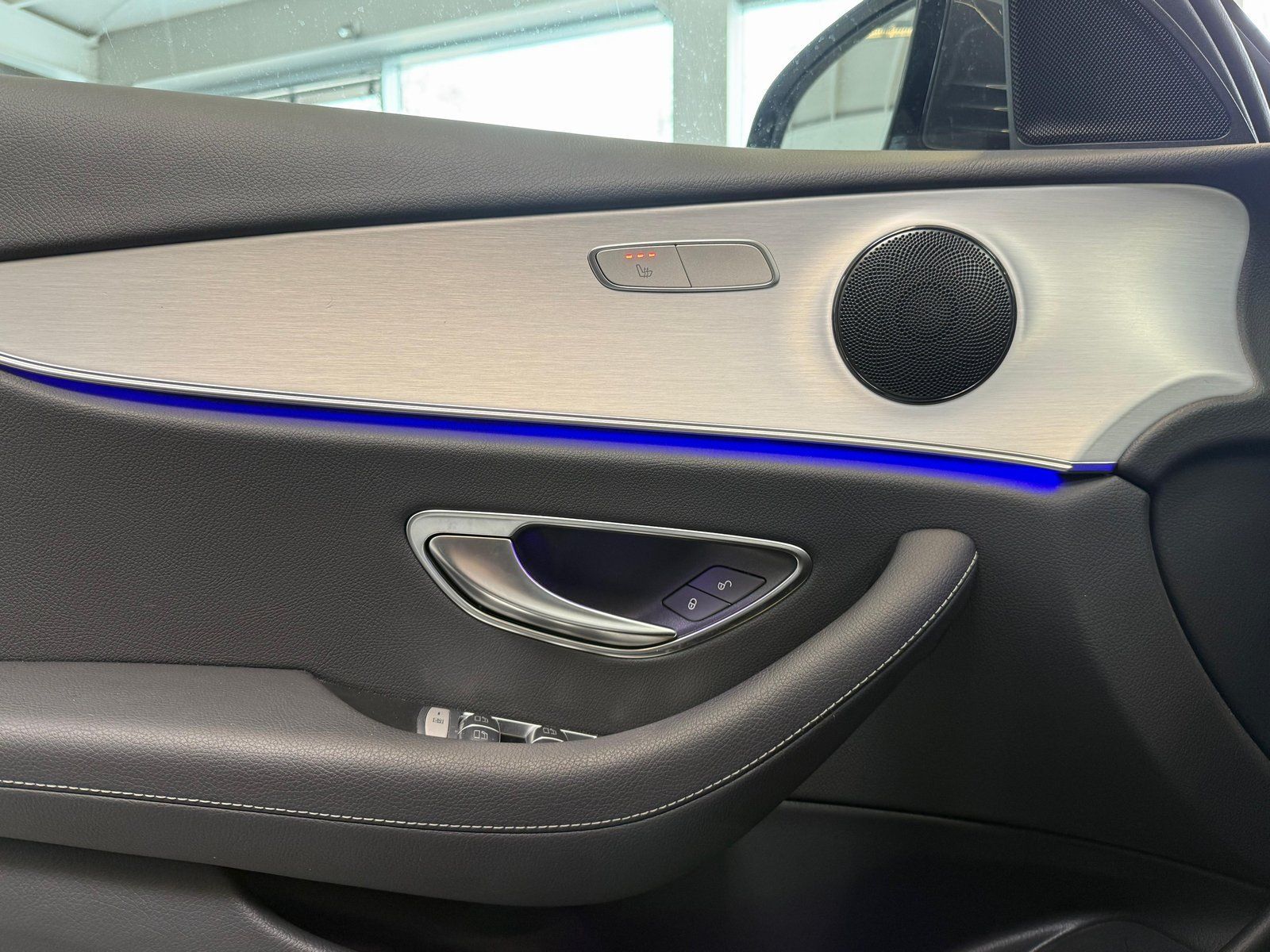 Fahrzeugabbildung Mercedes-Benz E 200d T MBEAM+AHK+STDHZ+HUD+DISTR+THERMO+KAMERA