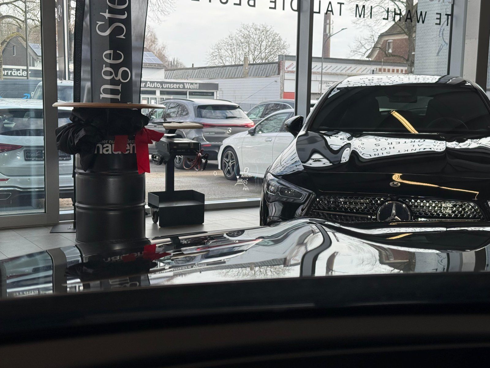 Fahrzeugabbildung Mercedes-Benz E 200d T MBEAM+AHK+STDHZ+HUD+DISTR+THERMO+KAMERA