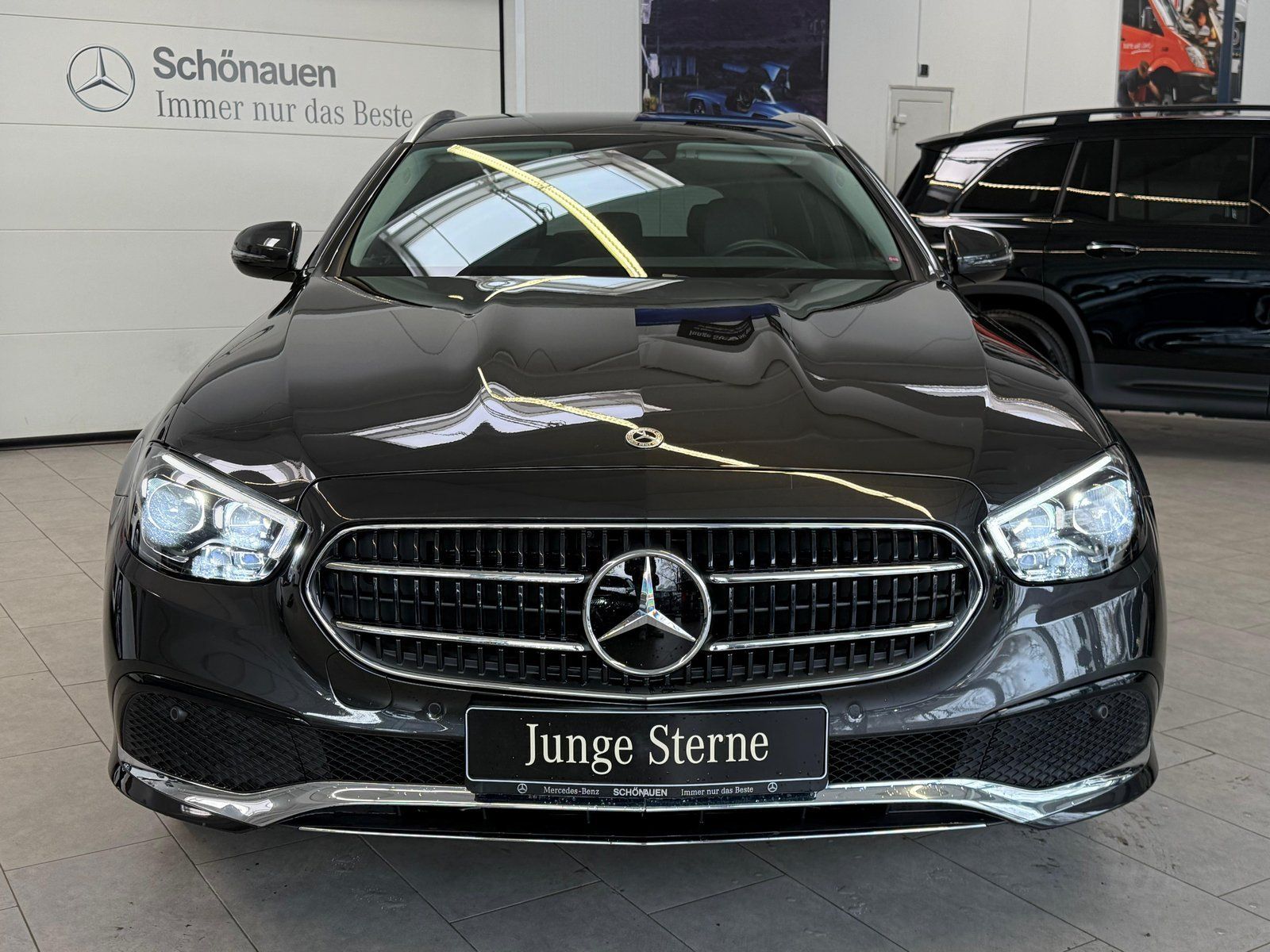 Fahrzeugabbildung Mercedes-Benz E 200d T MBEAM+AHK+STDHZ+HUD+DISTR+THERMO+KAMERA