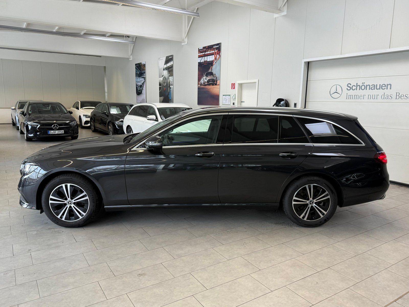 Fahrzeugabbildung Mercedes-Benz E 200d T MBEAM+AHK+STDHZ+HUD+DISTR+THERMO+KAMERA