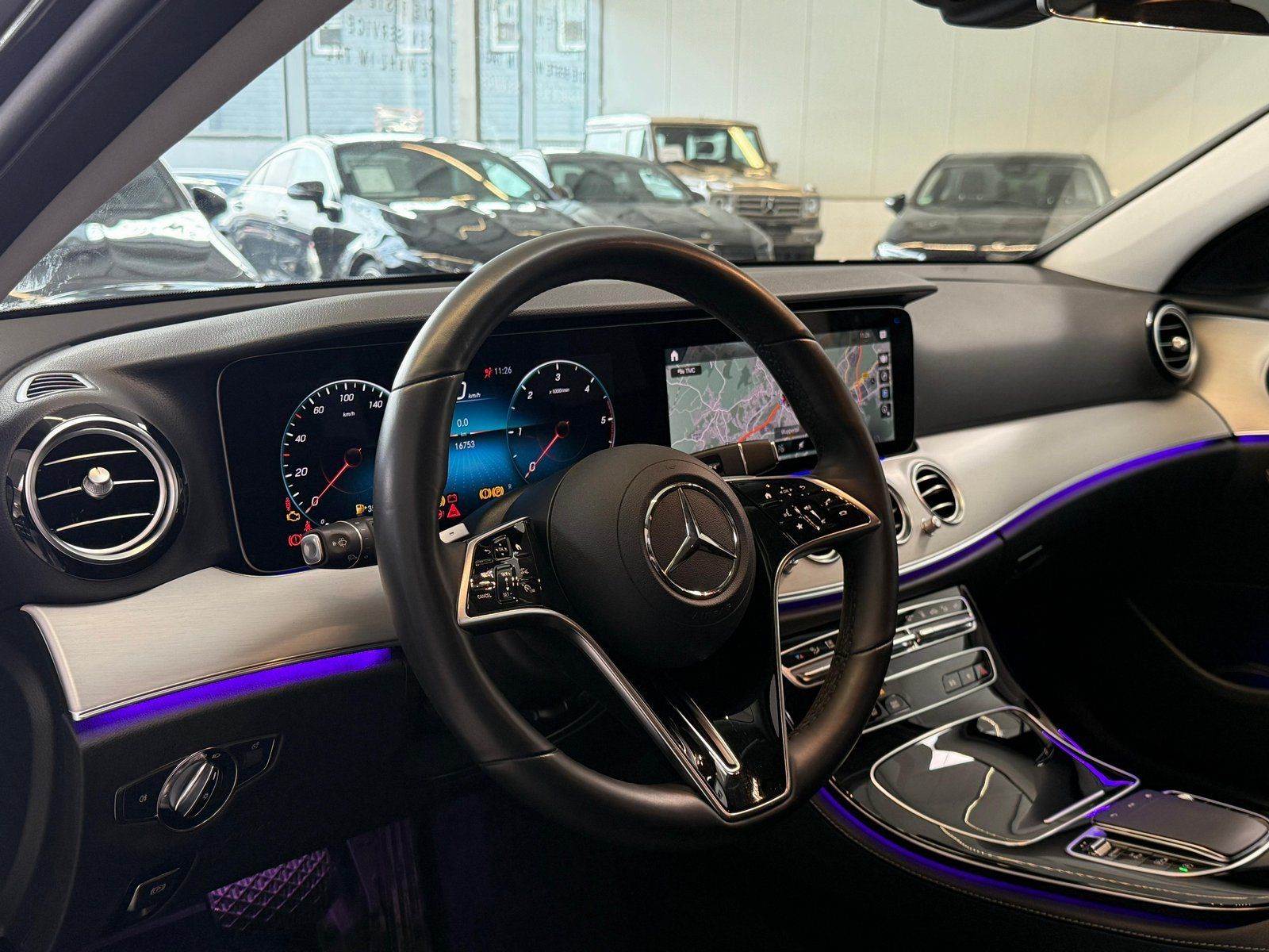 Fahrzeugabbildung Mercedes-Benz E 200d T MBEAM+AHK+STDHZ+HUD+DISTR+THERMO+KAMERA