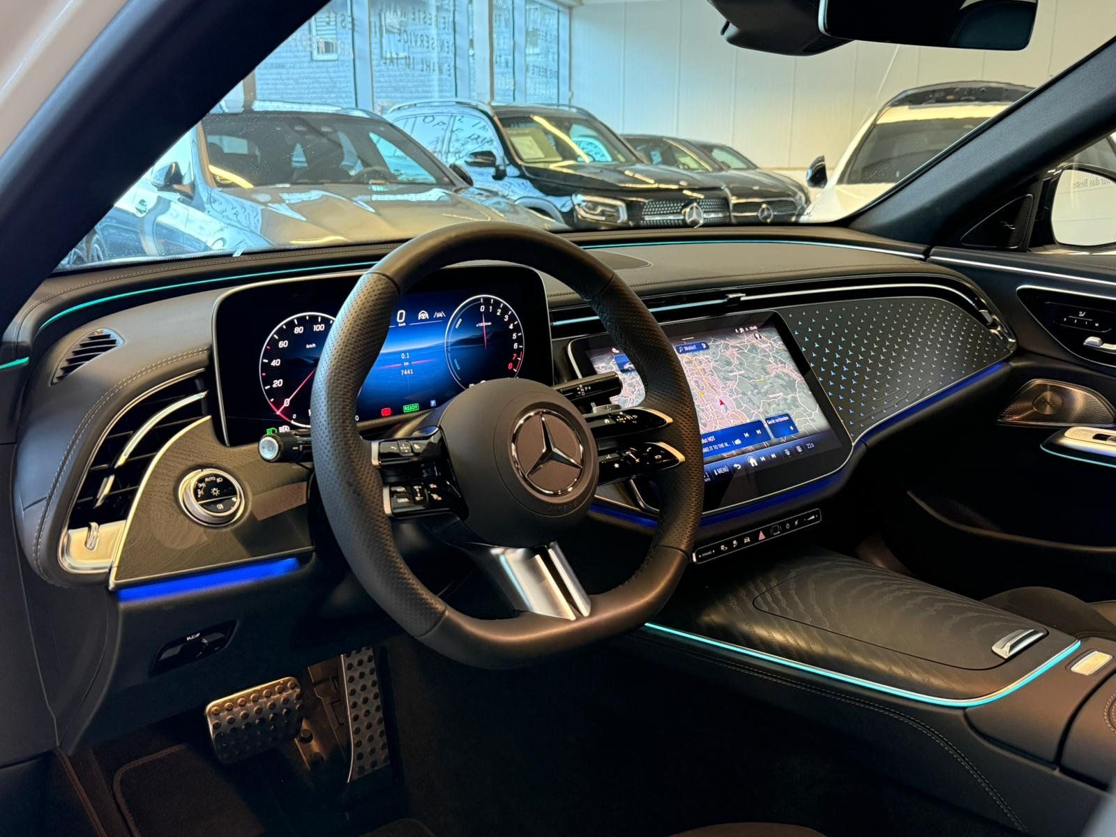 Fahrzeugabbildung Mercedes-Benz E 300e AMG+AIRMATIC+DISTR+PANO+AHK+BURM4D+NIGHT