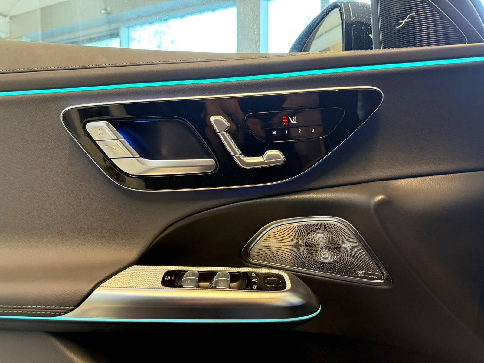 Fahrzeugabbildung Mercedes-Benz E 300e AMG+AIRMATIC+DISTR+PANO+AHK+BURM4D+NIGHT