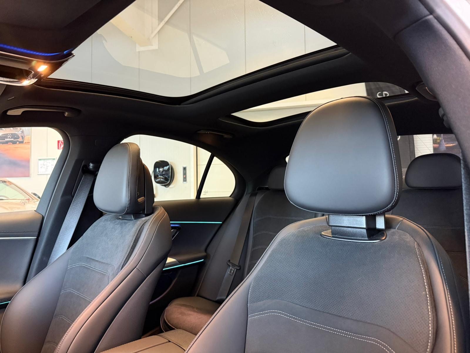 Fahrzeugabbildung Mercedes-Benz E 300e AMG+AIRMATIC+DISTR+PANO+AHK+BURM4D+NIGHT