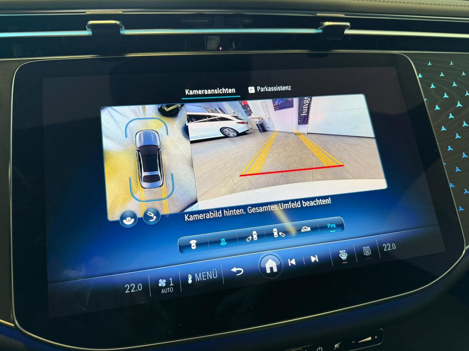 Fahrzeugabbildung Mercedes-Benz E 300e AMG+AIRMATIC+DISTR+PANO+AHK+BURM4D+NIGHT