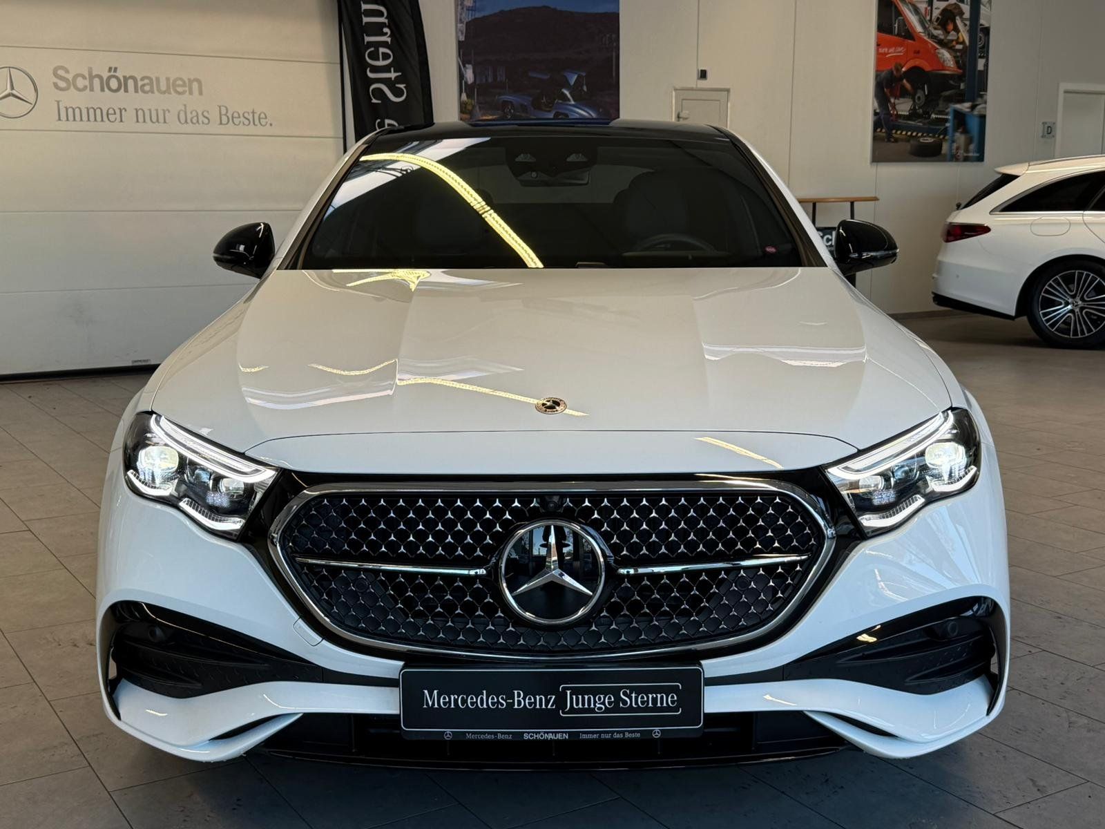 Fahrzeugabbildung Mercedes-Benz E 300e AMG+AIRMATIC+DISTR+PANO+AHK+BURM4D+NIGHT
