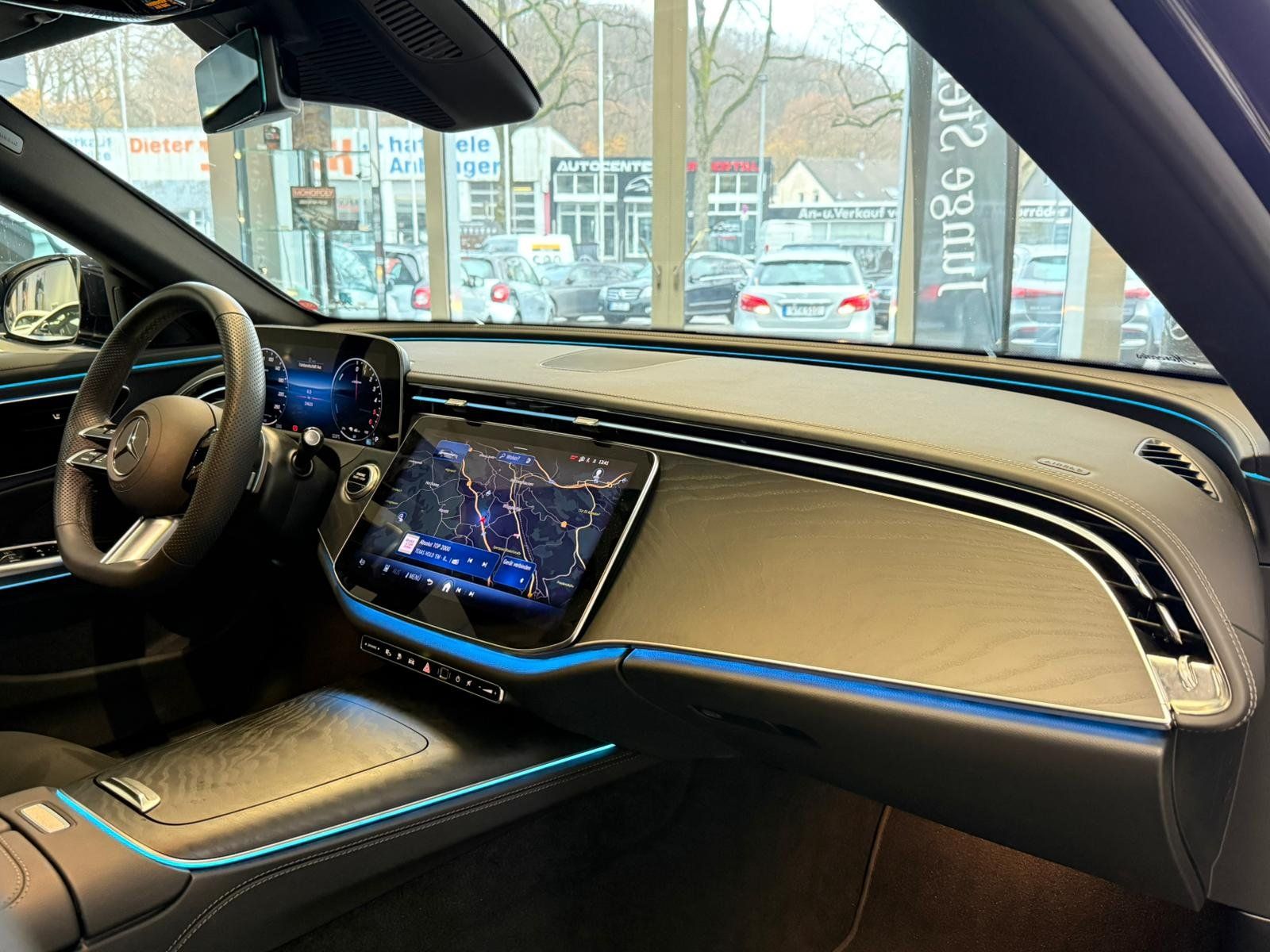 Fahrzeugabbildung Mercedes-Benz E 300 de 4M AMG PANO+AHK+DISTR+KEYLESS+KAMERA