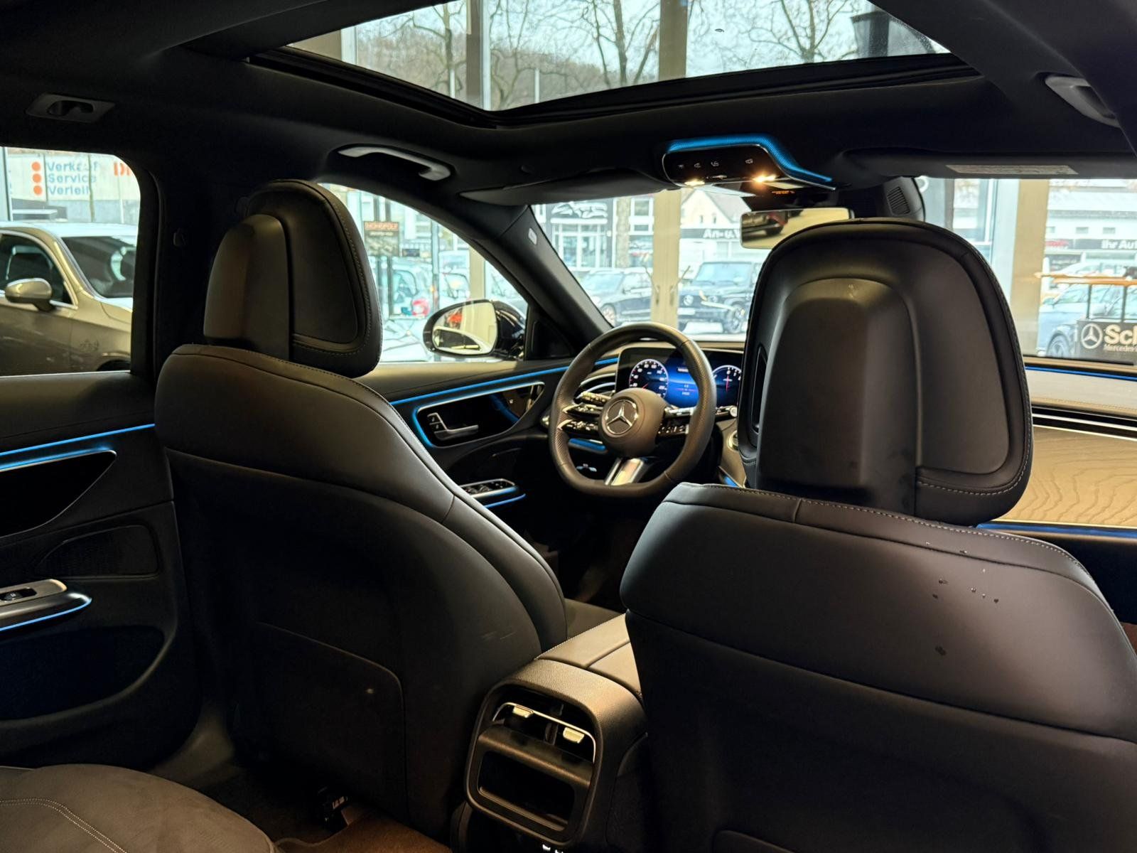 Fahrzeugabbildung Mercedes-Benz E 300 de 4M AMG PANO+AHK+DISTR+KEYLESS+KAMERA