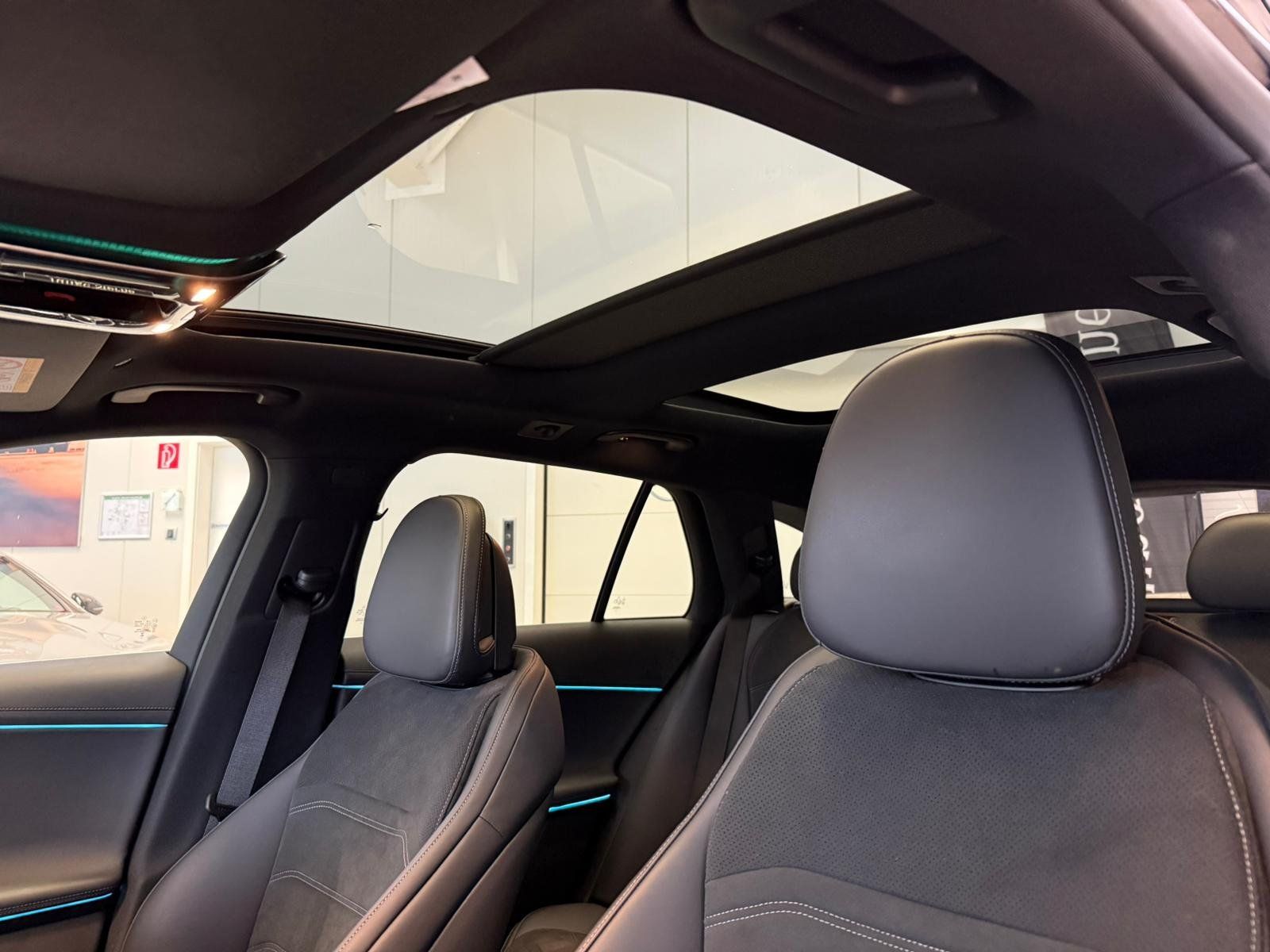 Fahrzeugabbildung Mercedes-Benz E 300 de 4M AMG PANO+AHK+DISTR+KEYLESS+KAMERA