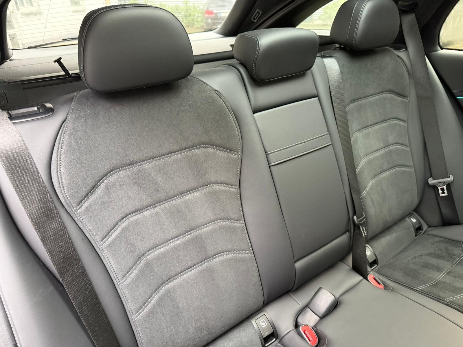 Fahrzeugabbildung Mercedes-Benz E 300 de 4M AMG PANO+AHK+DISTR+KEYLESS+KAMERA