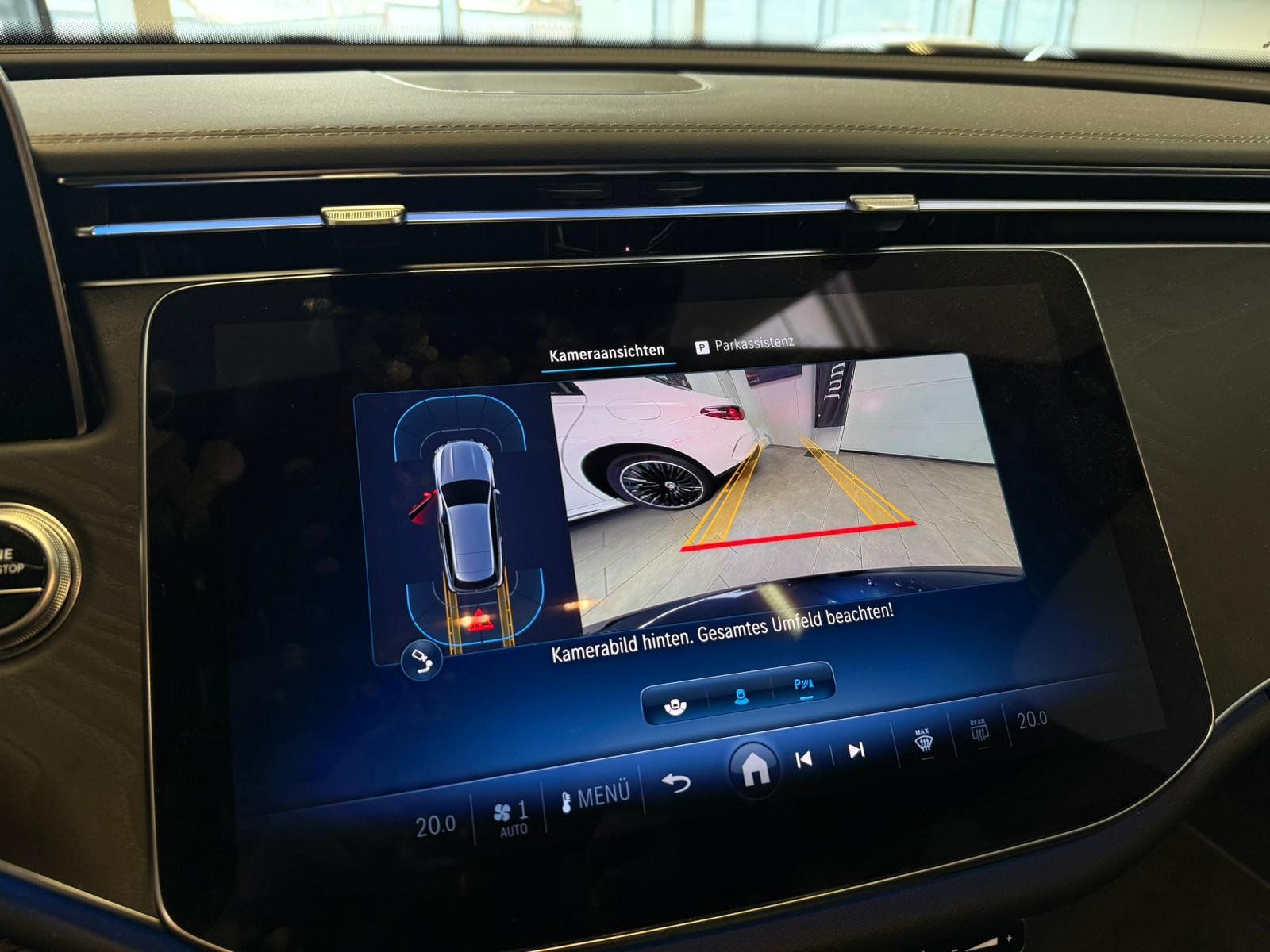 Fahrzeugabbildung Mercedes-Benz E 300 de 4M AMG PANO+AHK+DISTR+KEYLESS+KAMERA