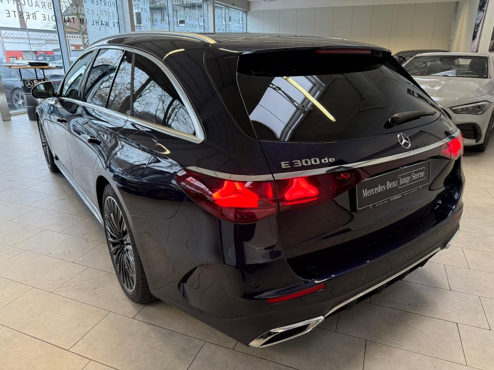 Fahrzeugabbildung Mercedes-Benz E 300 de 4M AMG PANO+AHK+DISTR+KEYLESS+KAMERA