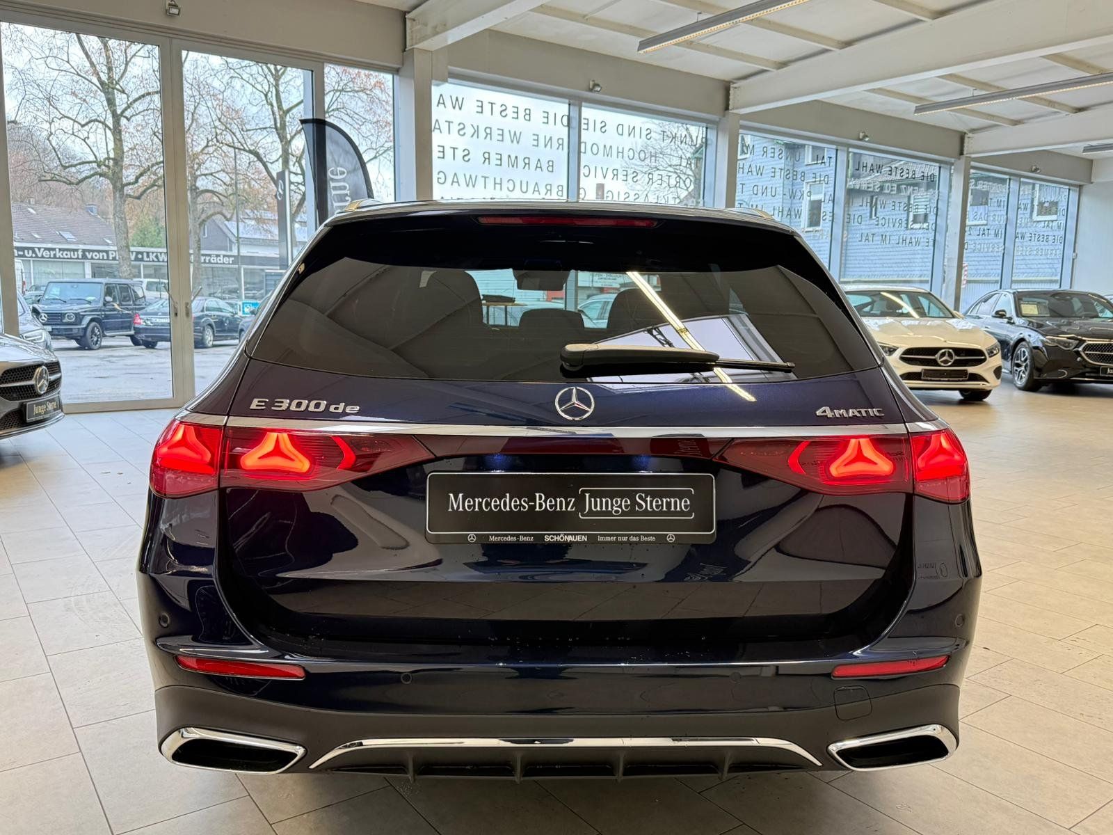 Fahrzeugabbildung Mercedes-Benz E 300 de 4M AMG PANO+AHK+DISTR+KEYLESS+KAMERA
