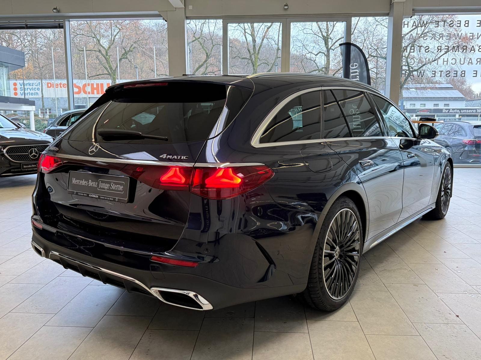 Fahrzeugabbildung Mercedes-Benz E 300 de 4M AMG PANO+AHK+DISTR+KEYLESS+KAMERA