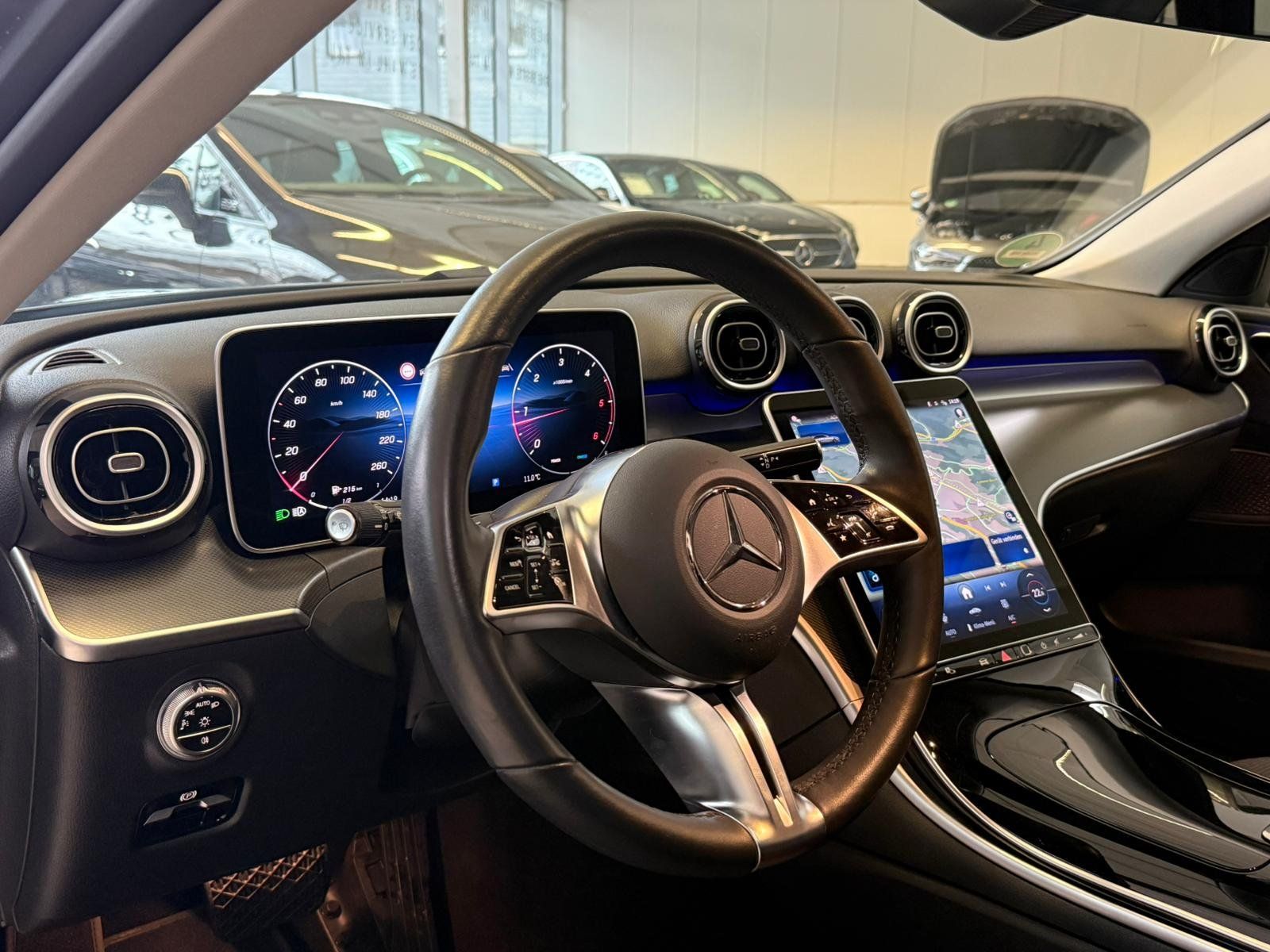 Fahrzeugabbildung Mercedes-Benz C 200d T Avantgarde DISTR+AHK+KAMERA+LED+CARPLAY
