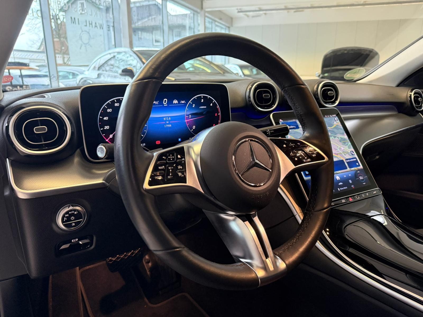 Fahrzeugabbildung Mercedes-Benz C 200d T Avantgarde DISTR+AHK+KAMERA+LED+CARPLAY
