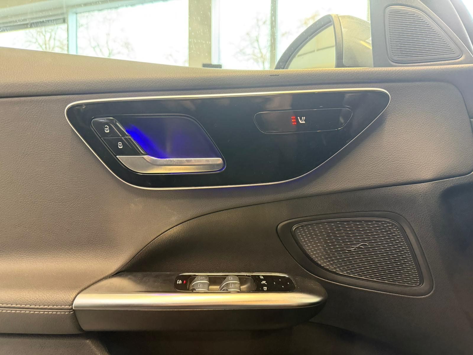 Fahrzeugabbildung Mercedes-Benz C 200d T Avantgarde DISTR+AHK+KAMERA+LED+CARPLAY