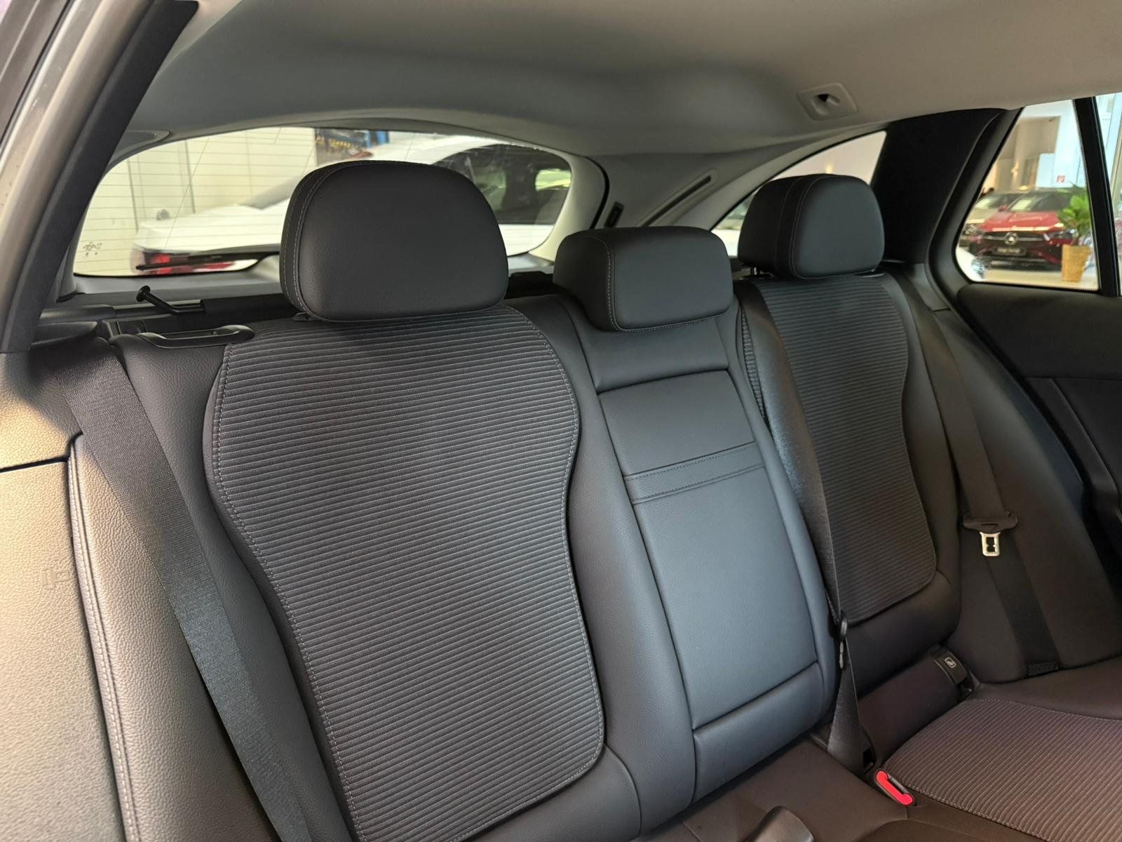 Fahrzeugabbildung Mercedes-Benz C 200d T Avantgarde DISTR+AHK+KAMERA+LED+CARPLAY