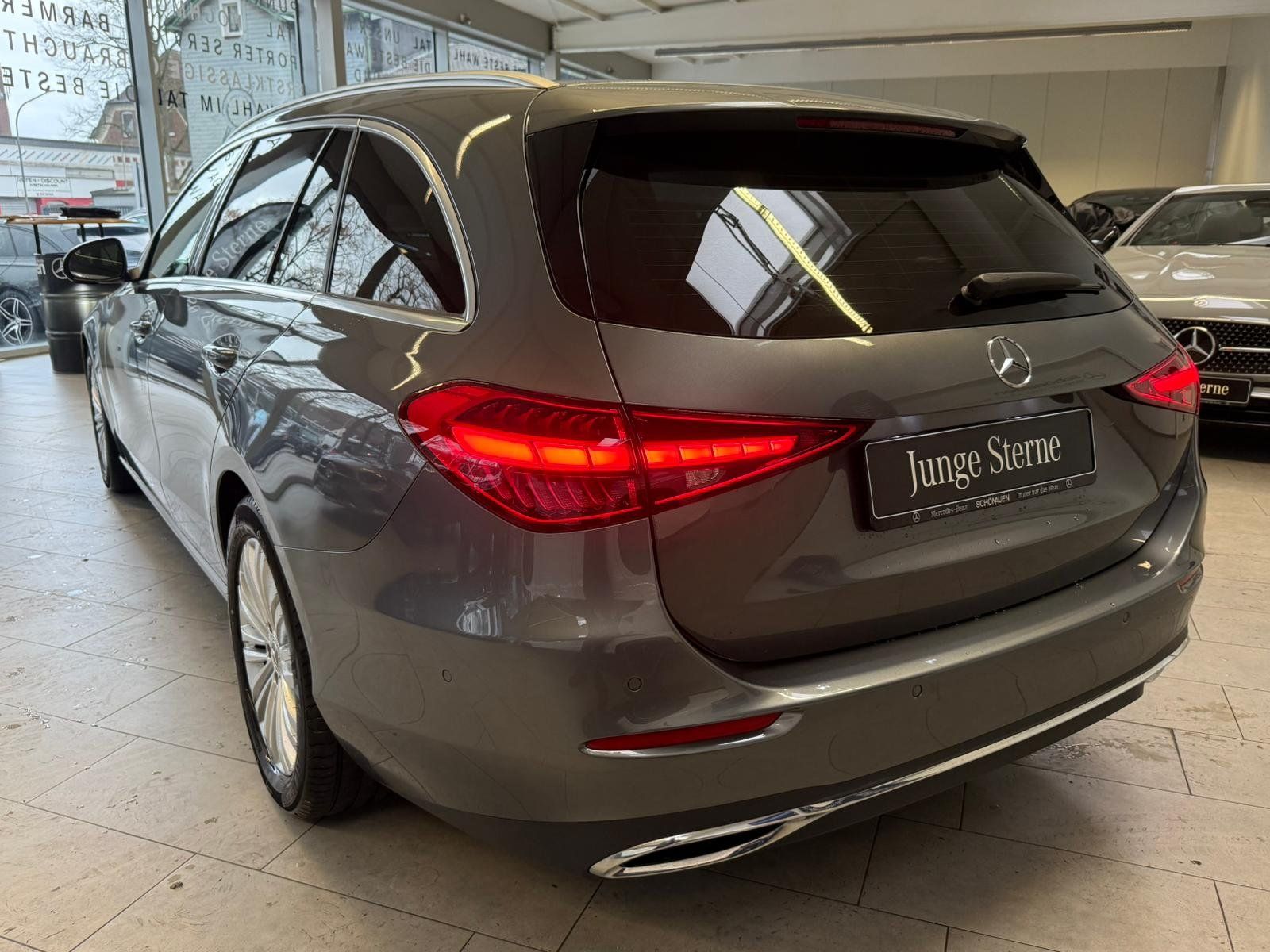 Fahrzeugabbildung Mercedes-Benz C 200d T Avantgarde DISTR+AHK+KAMERA+LED+CARPLAY