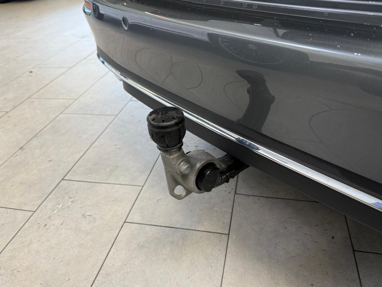 Fahrzeugabbildung Mercedes-Benz C 200d T Avantgarde DISTR+AHK+KAMERA+LED+CARPLAY