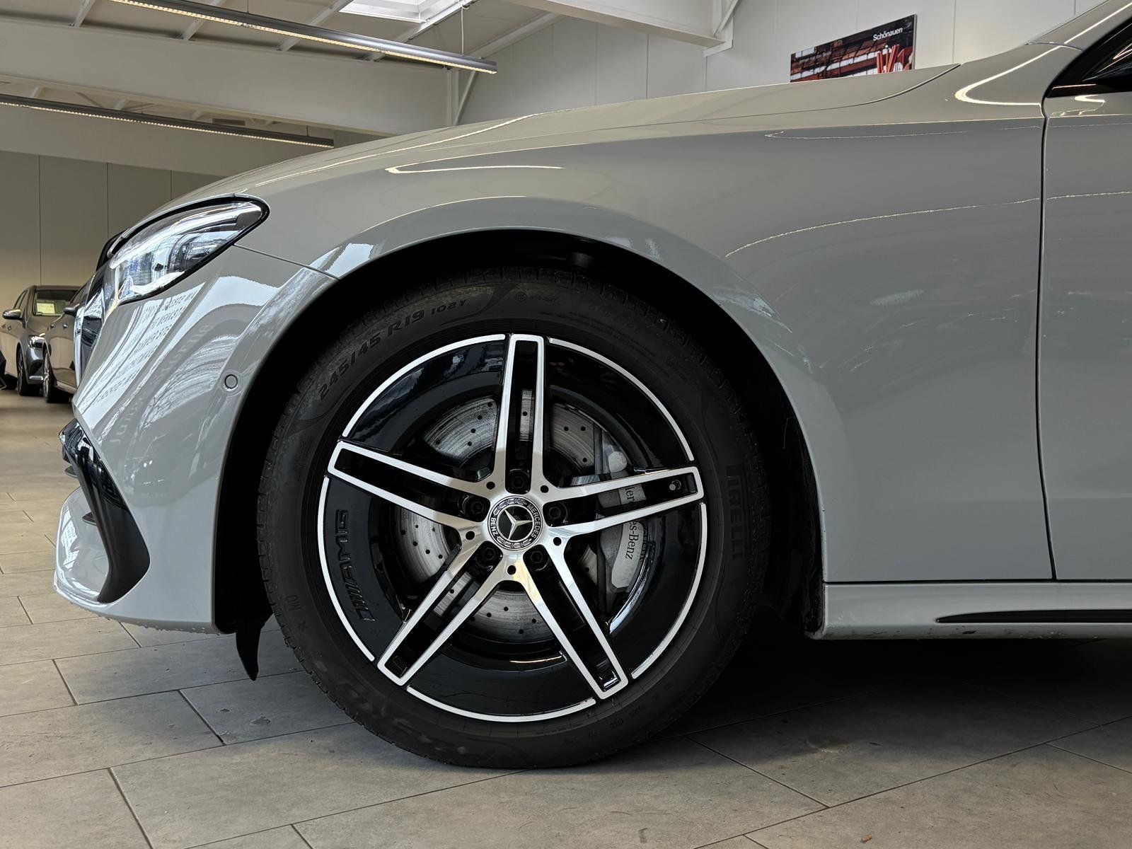 Fahrzeugabbildung Mercedes-Benz E 450d 4M T AMG+DISTR+HUD+PANO+AHK+BURM4D+NIGHT