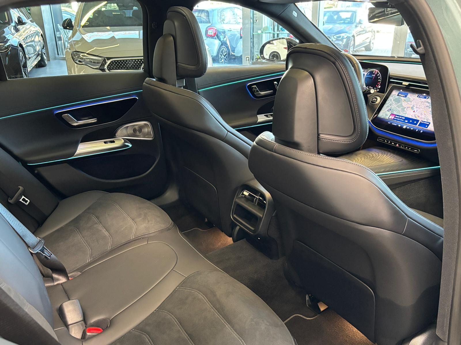 Fahrzeugabbildung Mercedes-Benz E 300de 4M T AMG PREMIUM+PANO+AHK+BURMESTER+DC