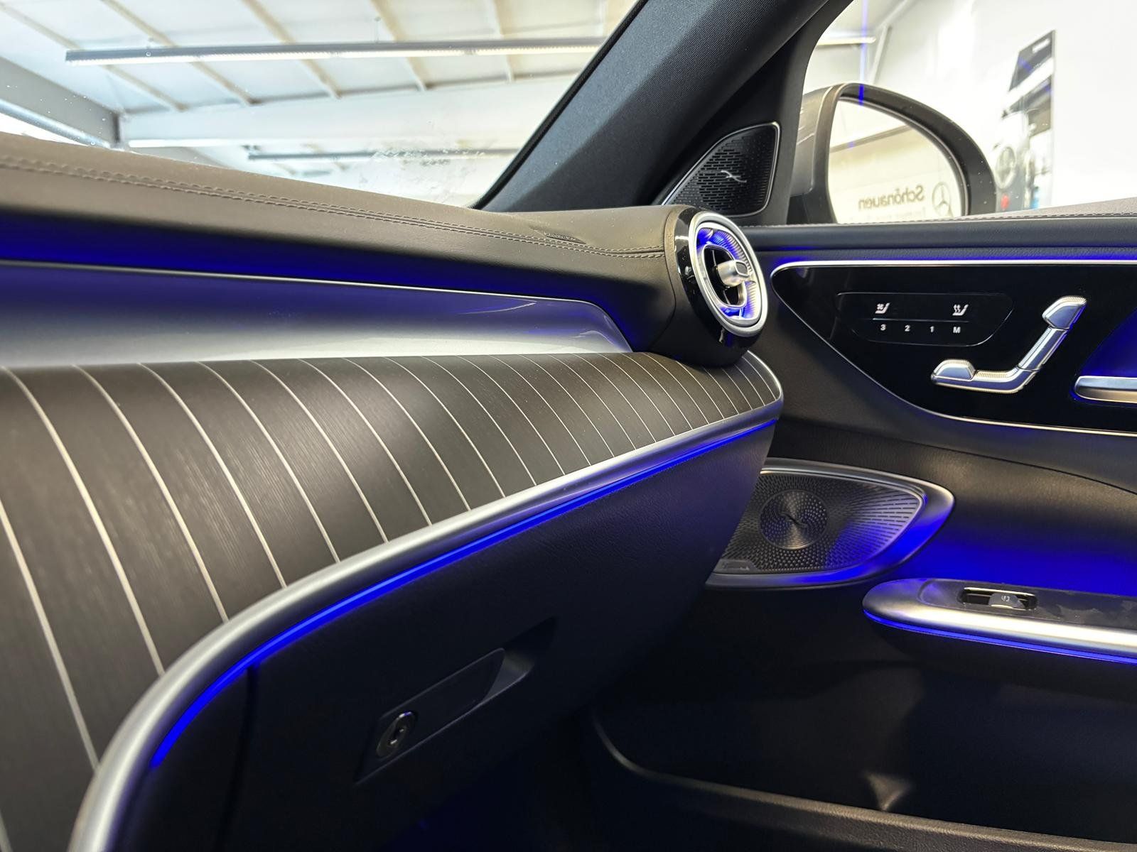 Fahrzeugabbildung Mercedes-Benz C 300d T AMG DISTR+PANO+HUD+BURM+MEMORY+DIGITAL