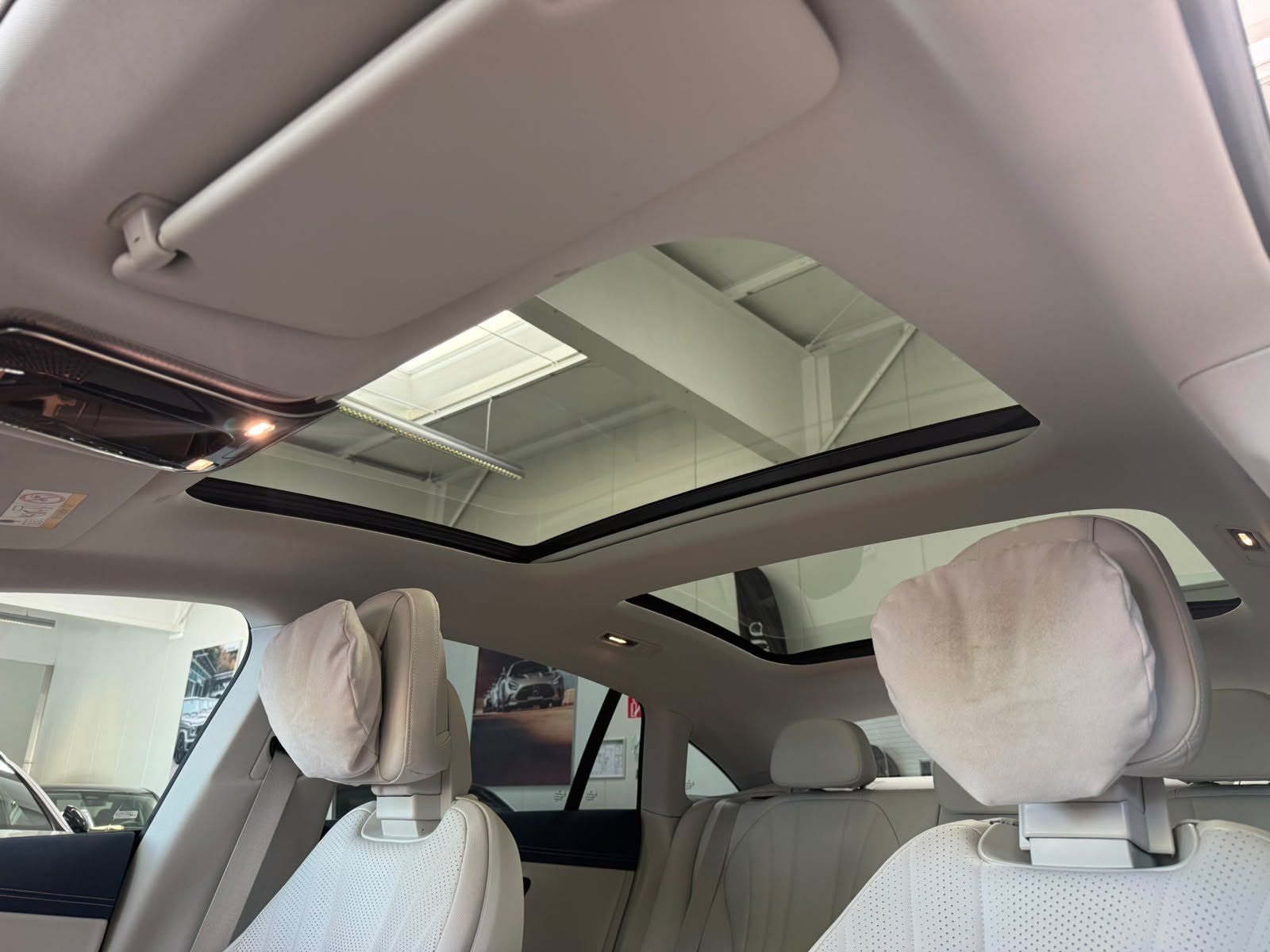 Fahrzeugabbildung Mercedes-Benz EQE 350+ AMG AIRMATIC+PANO+BURM+AHK+DISTR+NIGHT