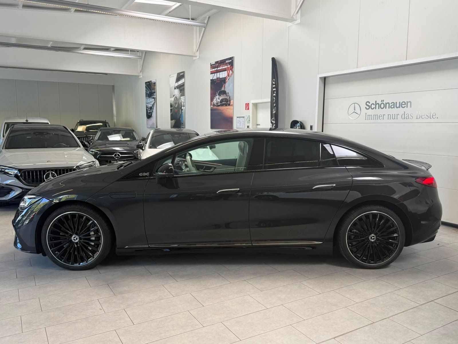 Fahrzeugabbildung Mercedes-Benz EQE 350+ AMG AIRMATIC+PANO+BURM+AHK+DISTR+NIGHT