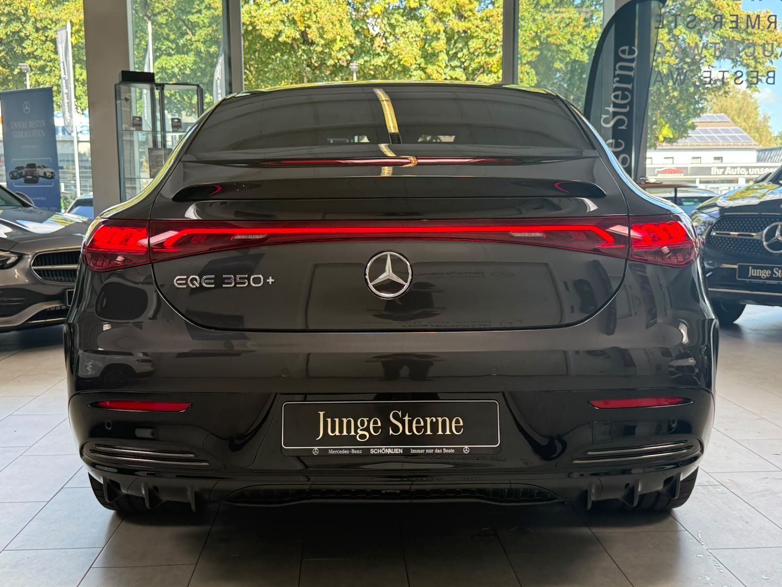 Fahrzeugabbildung Mercedes-Benz EQE 350+ AMG AIRMATIC+PANO+BURM+AHK+DISTR+NIGHT