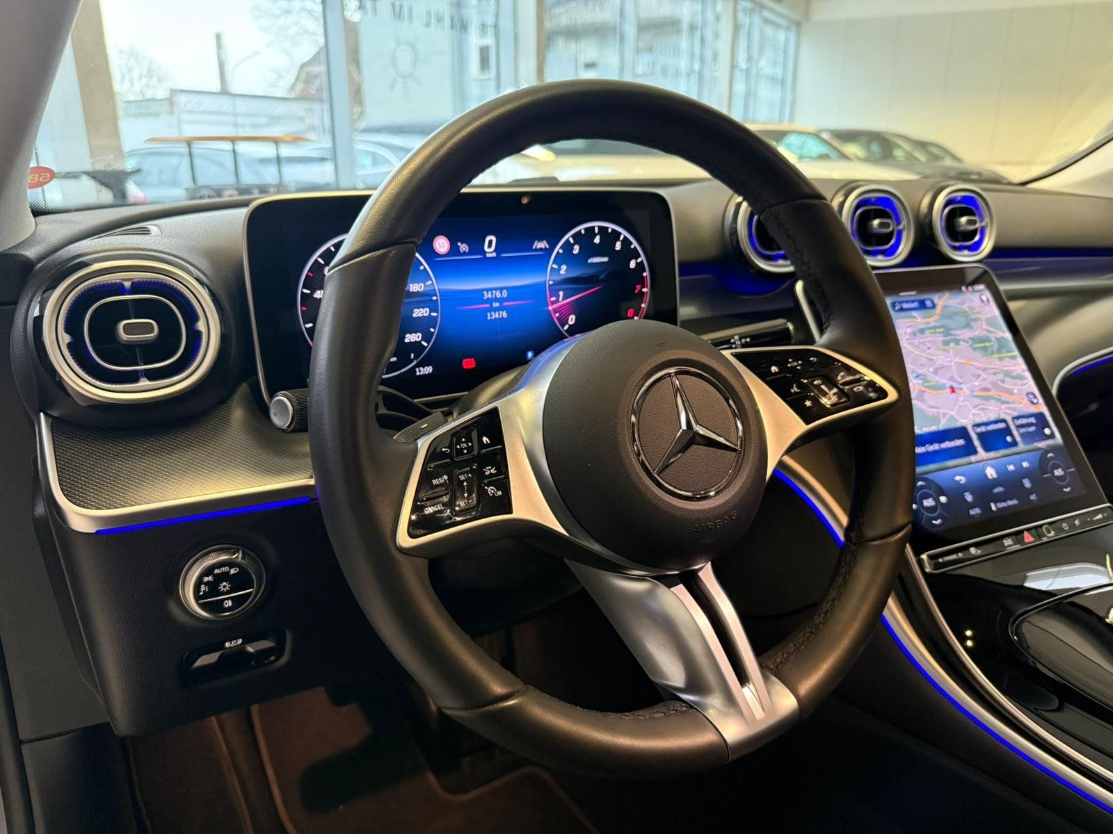 Fahrzeugabbildung Mercedes-Benz C 180 Avantgarde MEMORY+KAMERA+TOTW+CARPLAY+LED