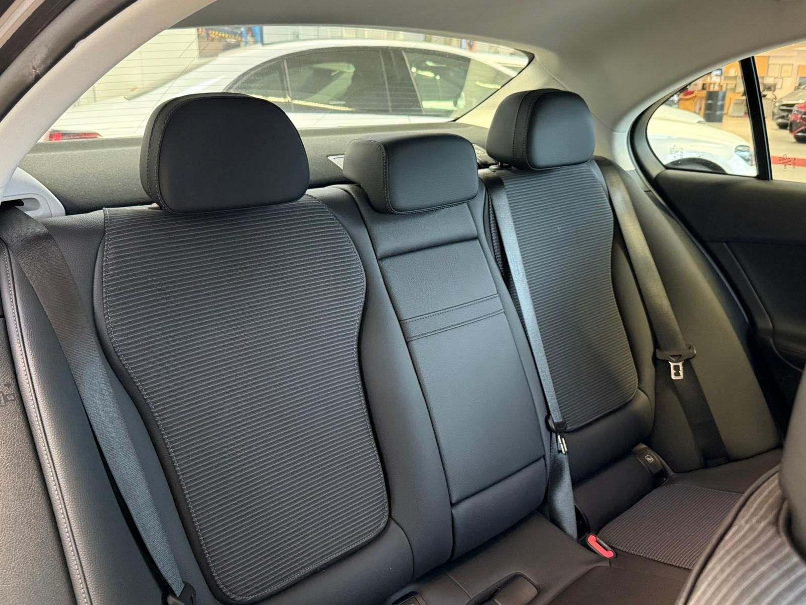 Fahrzeugabbildung Mercedes-Benz C 180 Avantgarde MEMORY+KAMERA+TOTW+CARPLAY+LED