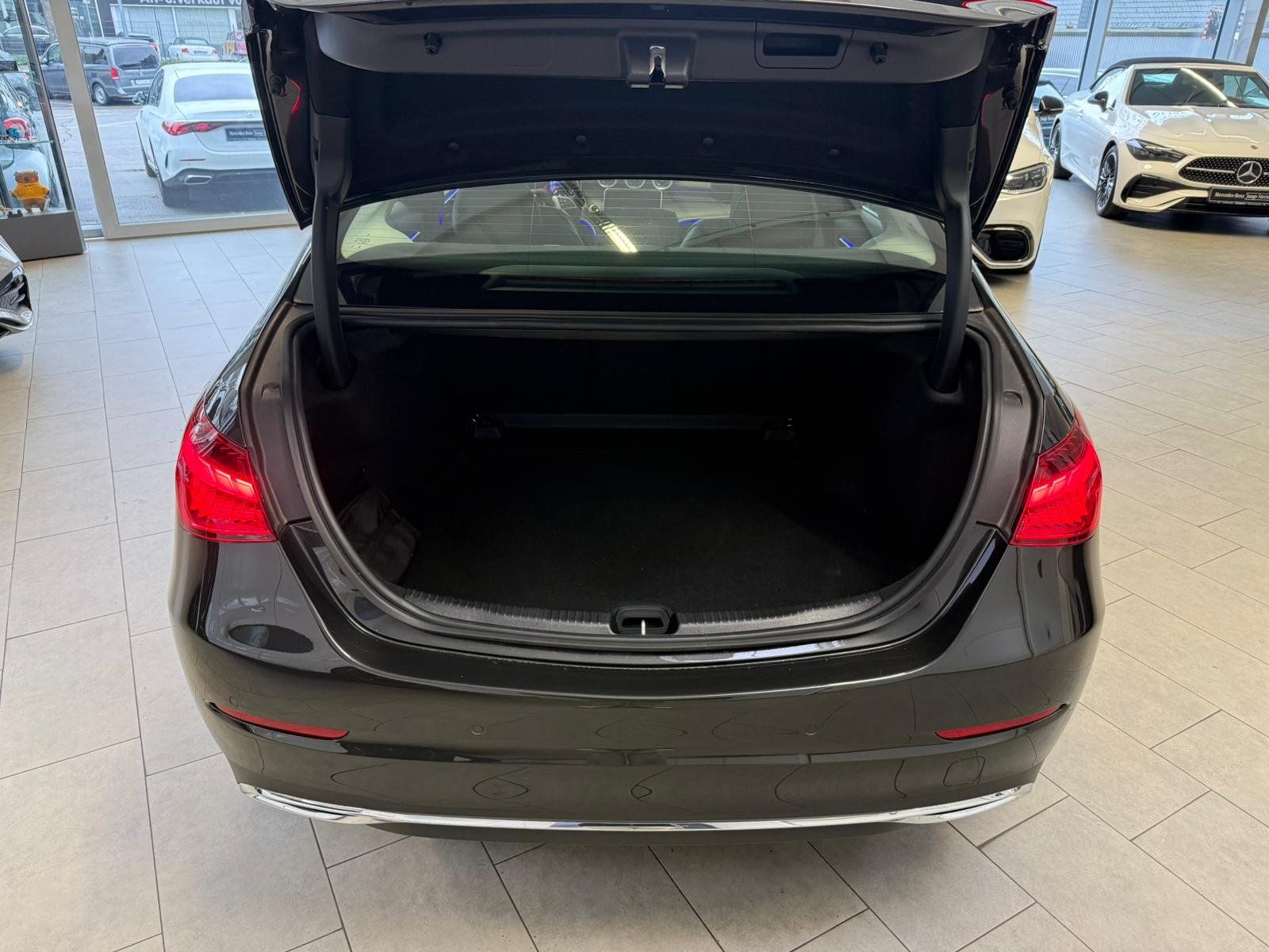 Fahrzeugabbildung Mercedes-Benz C 180 Avantgarde MEMORY+KAMERA+TOTW+CARPLAY+LED