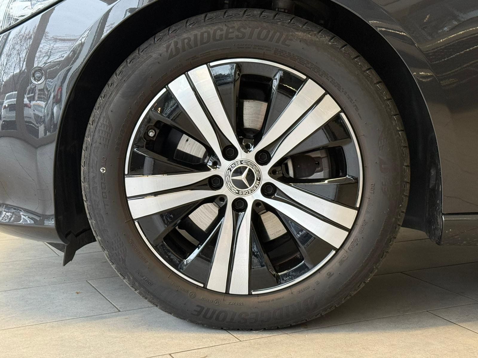 Fahrzeugabbildung Mercedes-Benz C 180 Avantgarde MEMORY+KAMERA+TOTW+CARPLAY+LED