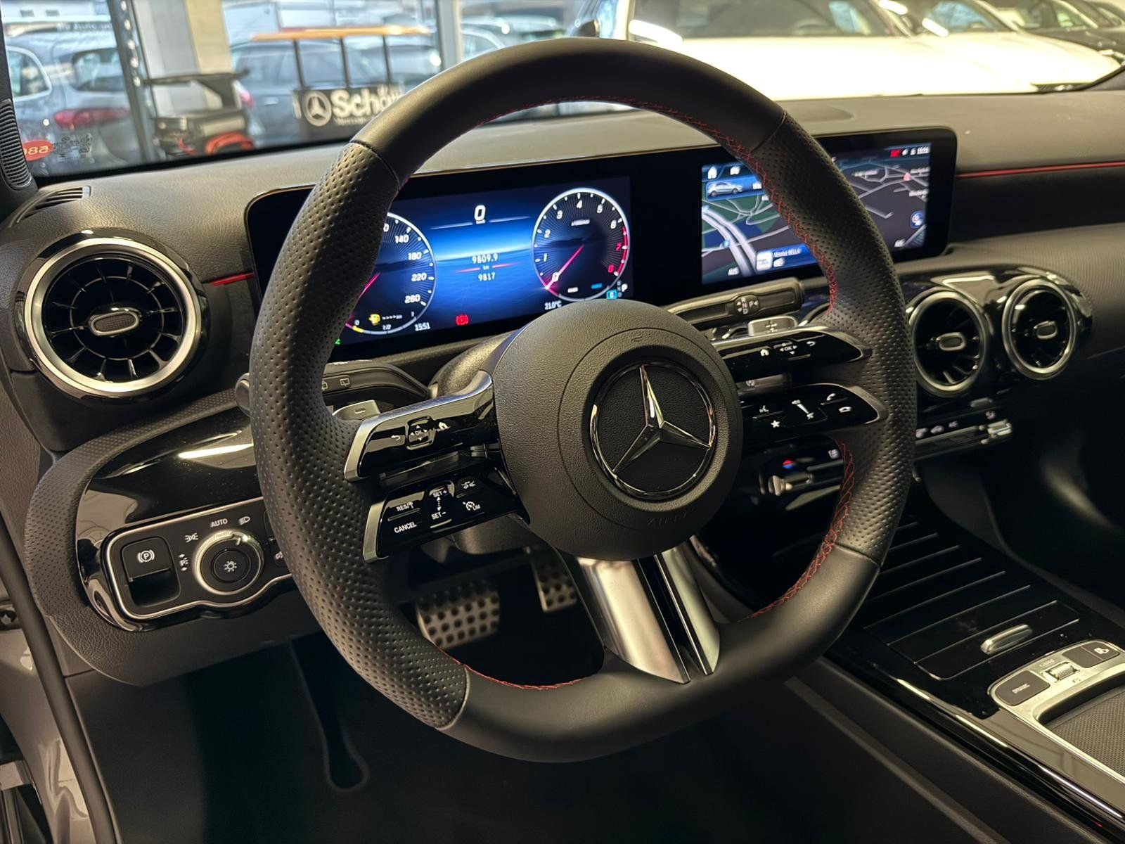 Fahrzeugabbildung Mercedes-Benz A 200 AMG+NIGHT+360°+CARPLAY+LED+TOTW+LENKRADHZ