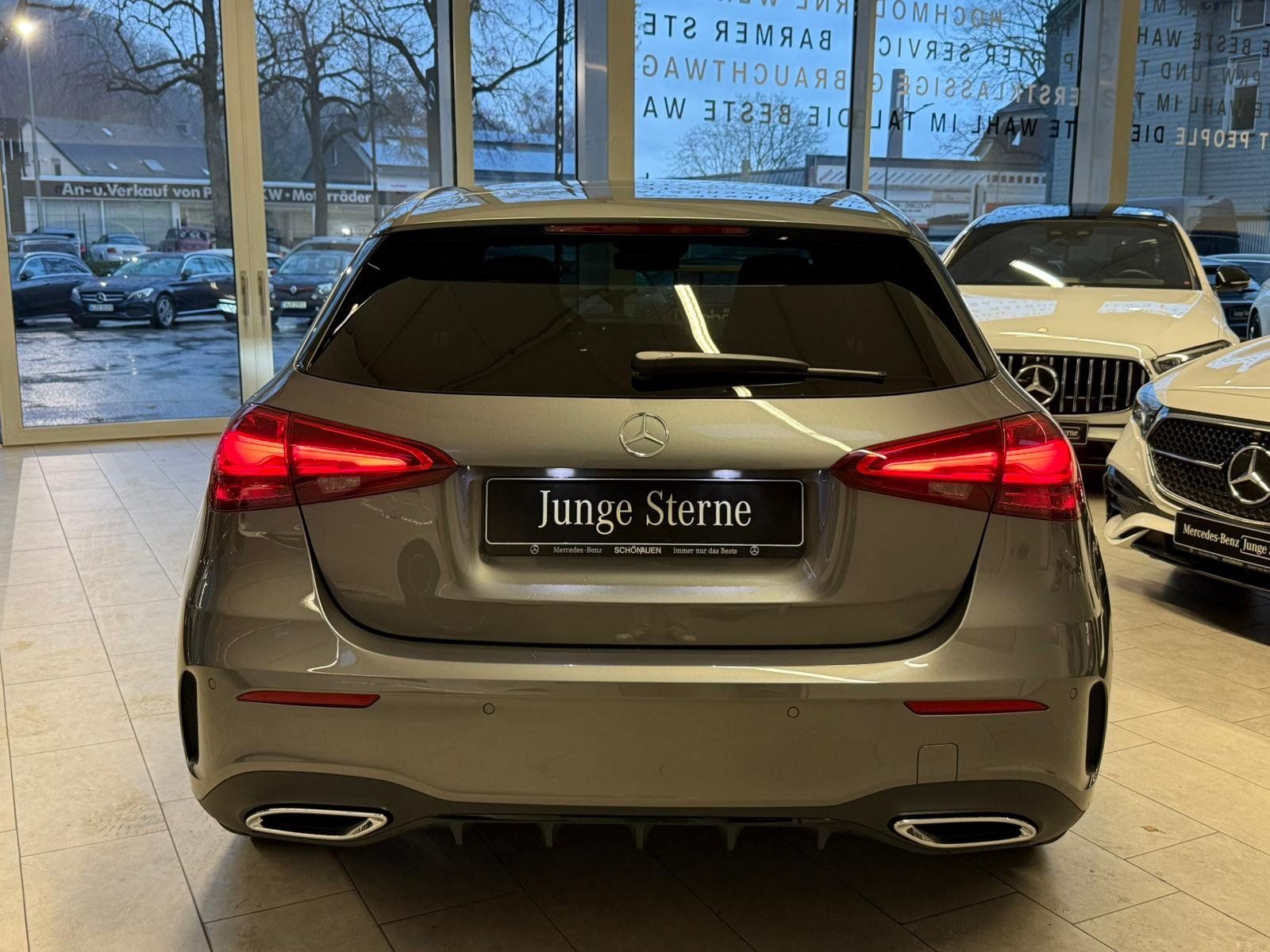 Fahrzeugabbildung Mercedes-Benz A 200 AMG+NIGHT+360°+CARPLAY+LED+TOTW+LENKRADHZ