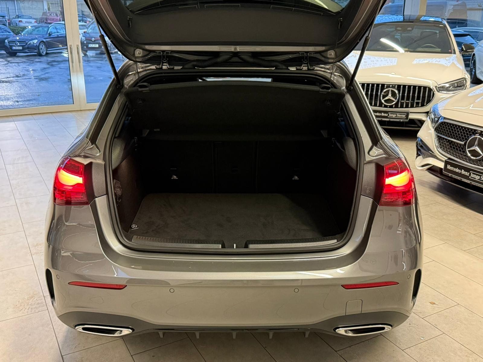 Fahrzeugabbildung Mercedes-Benz A 200 AMG+NIGHT+360°+CARPLAY+LED+TOTW+LENKRADHZ