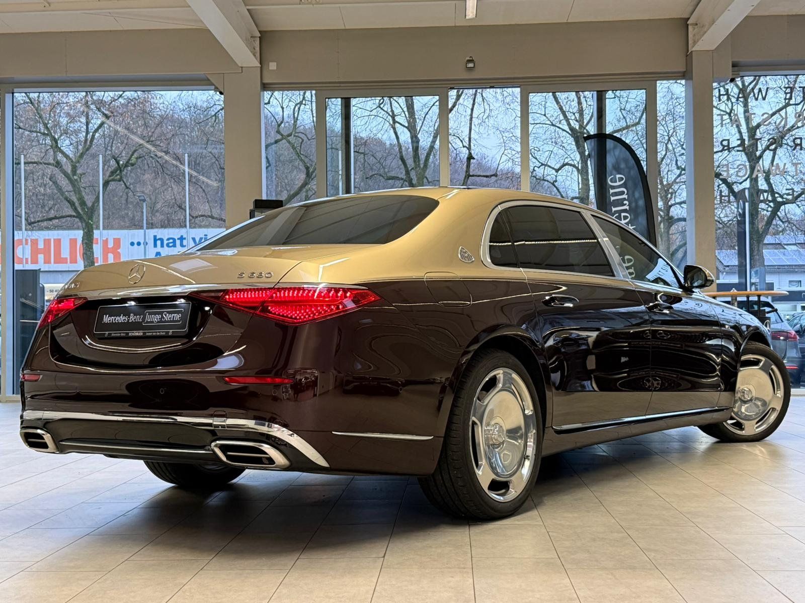 Fahrzeugabbildung Mercedes-Benz S 680 Maybach TWO TONE RED GOLD+4 SEAT+BURM. 4D